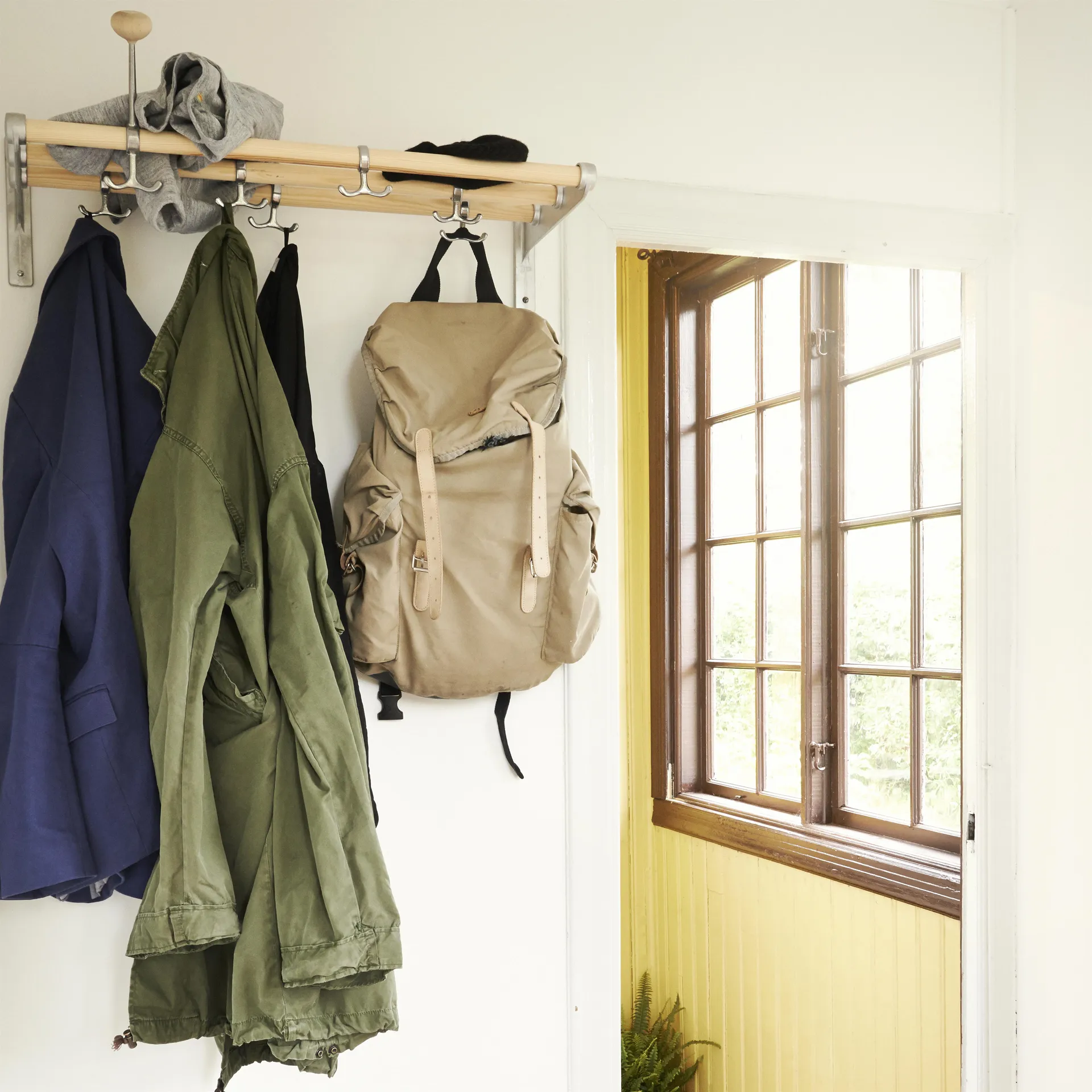 Étagère à chaussures/à chapeaux Nostalgi, bouleau, structure en aluminium Essem Design