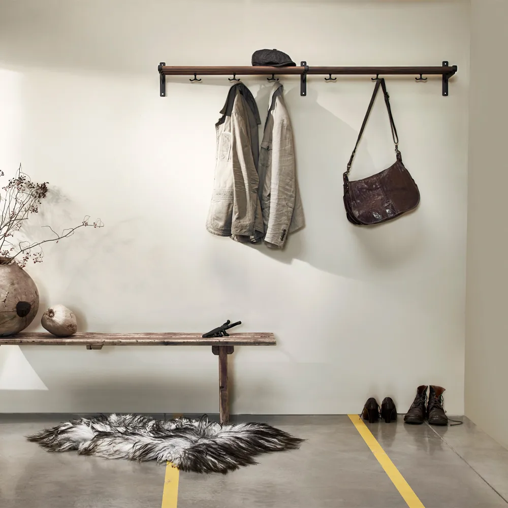 Étagère à chaussures/à chapeaux Nostalgi, noyer, structure blanche Essem Design