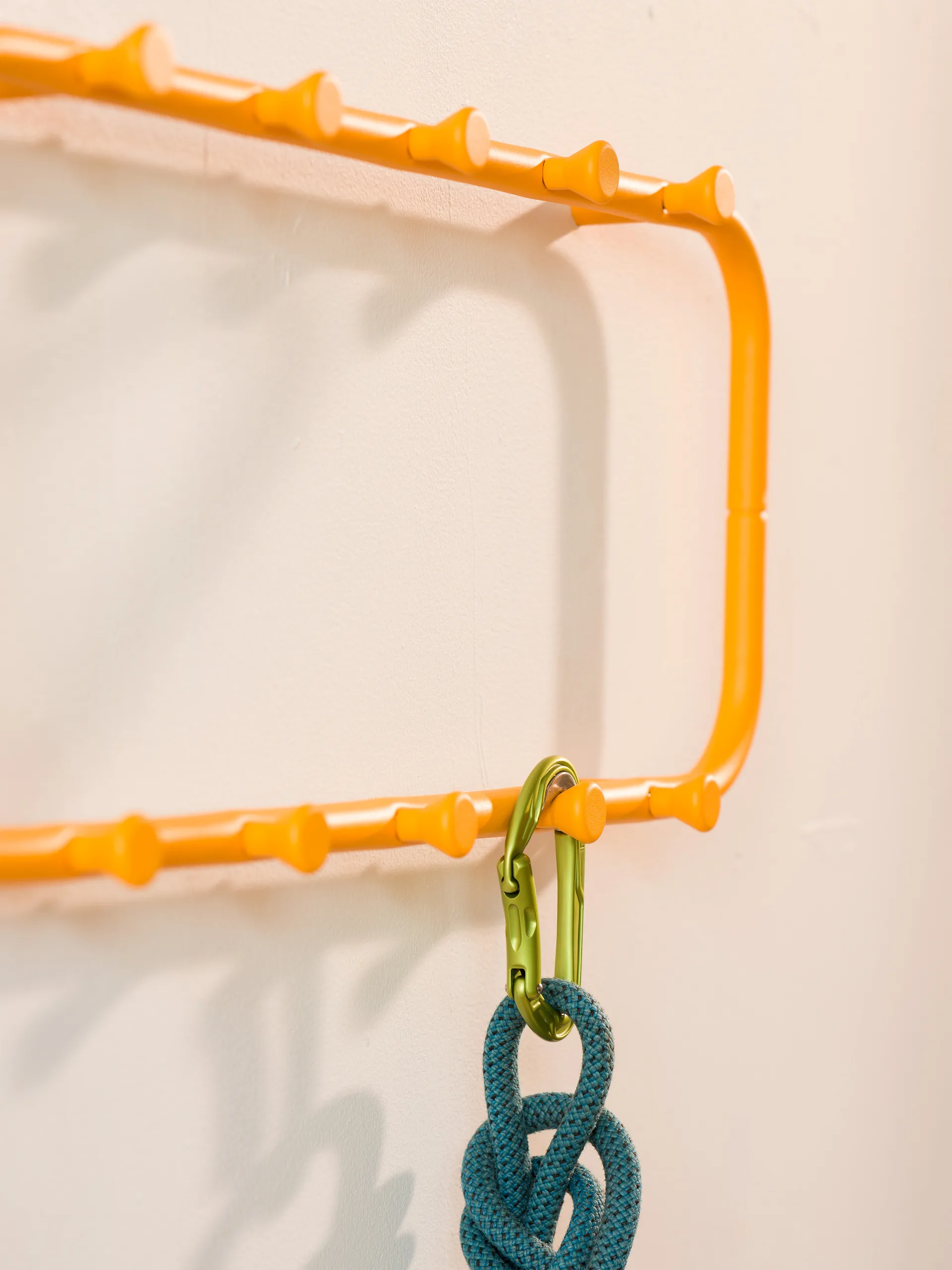 Patère Classic 120 cm, Sun yellow Essem Design