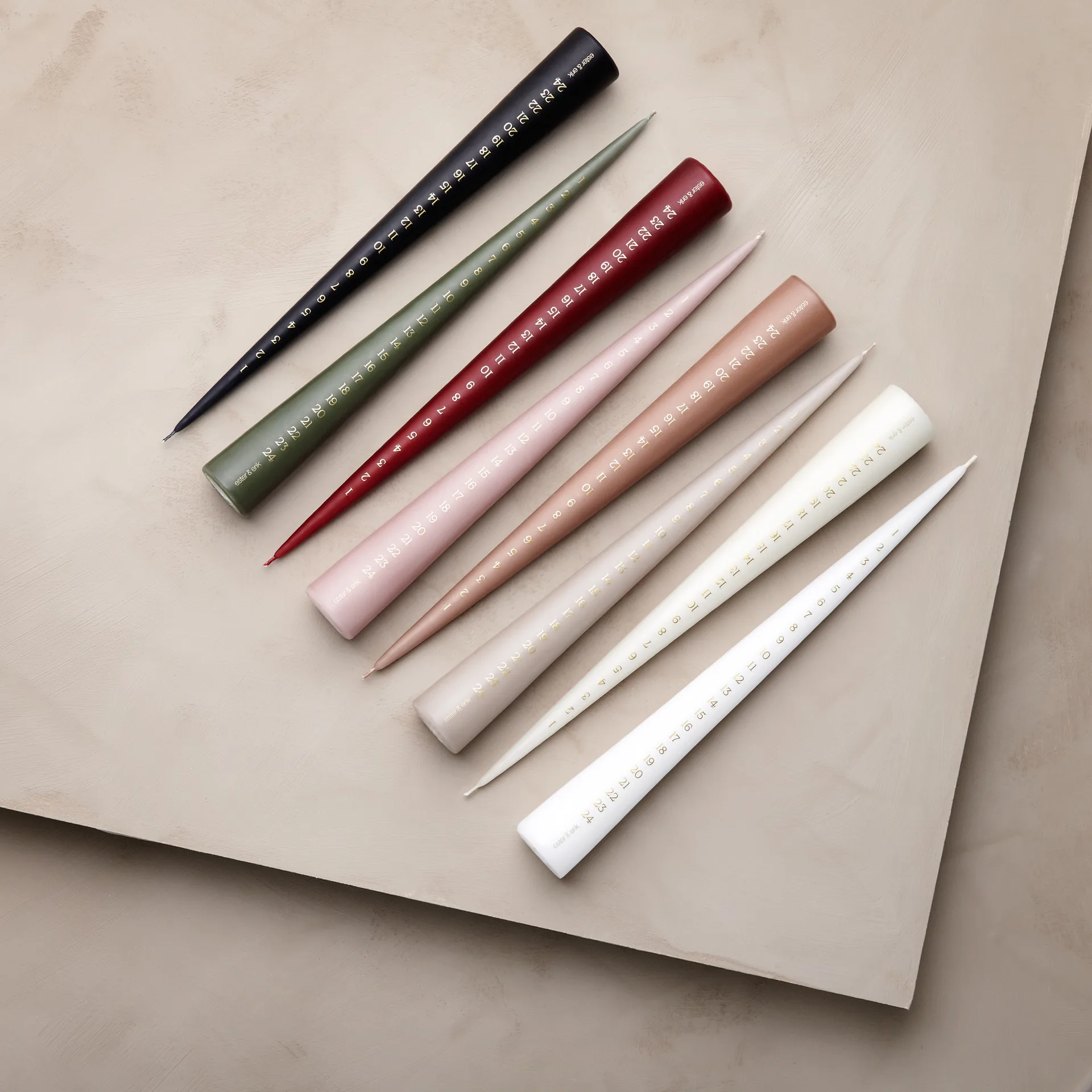 Bougie calendrier ester & erik 37 cm, 44/2 deep wine ester & erik