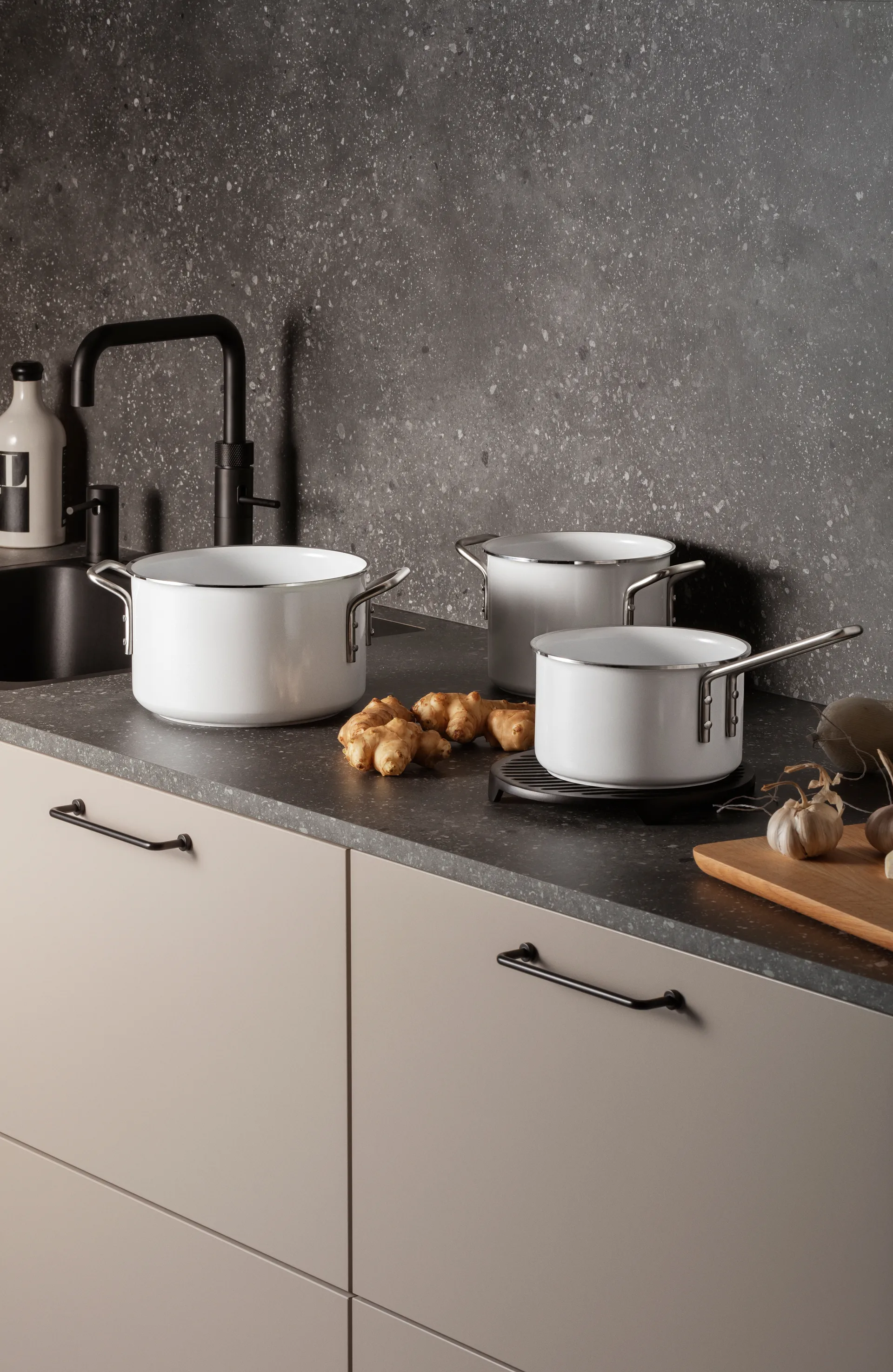 Casserole en céramique Eva Trio White Line Slip-Let, 1,8 L Eva Solo