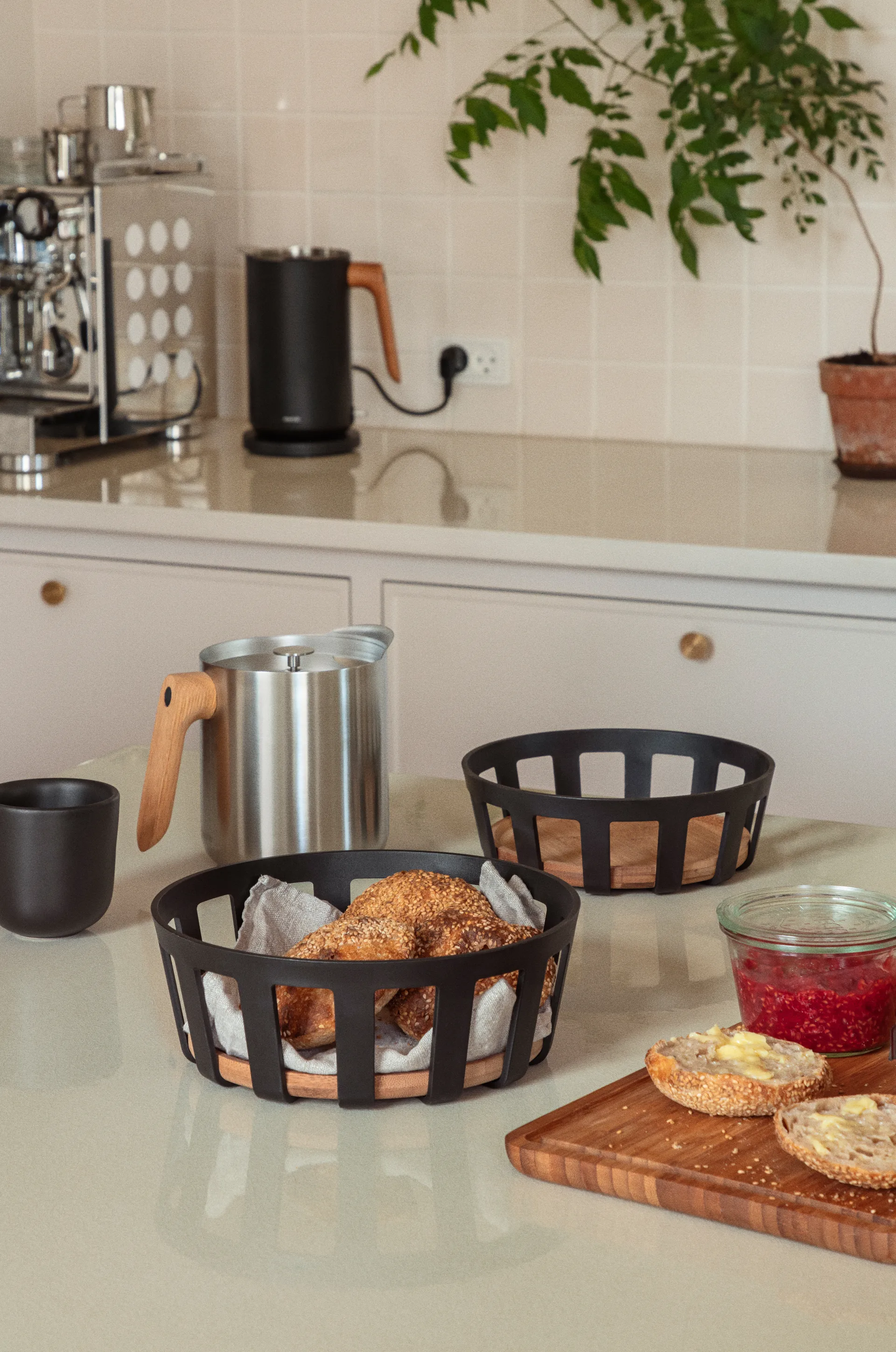 Corbeille à pain Nordic kitchen, Black, large, Ø24,5 cm Eva Solo