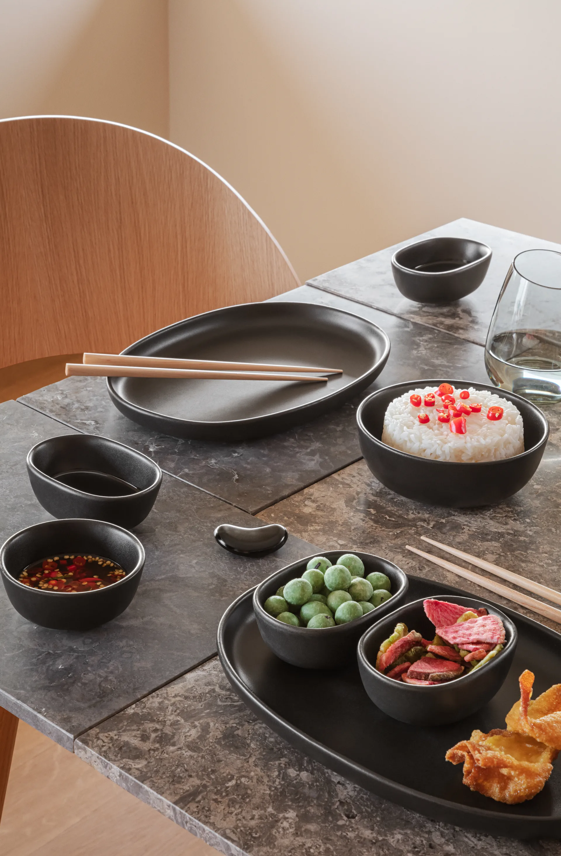 Plat de service ovale Nordic Kitchen 36 cm, Noir Eva Solo