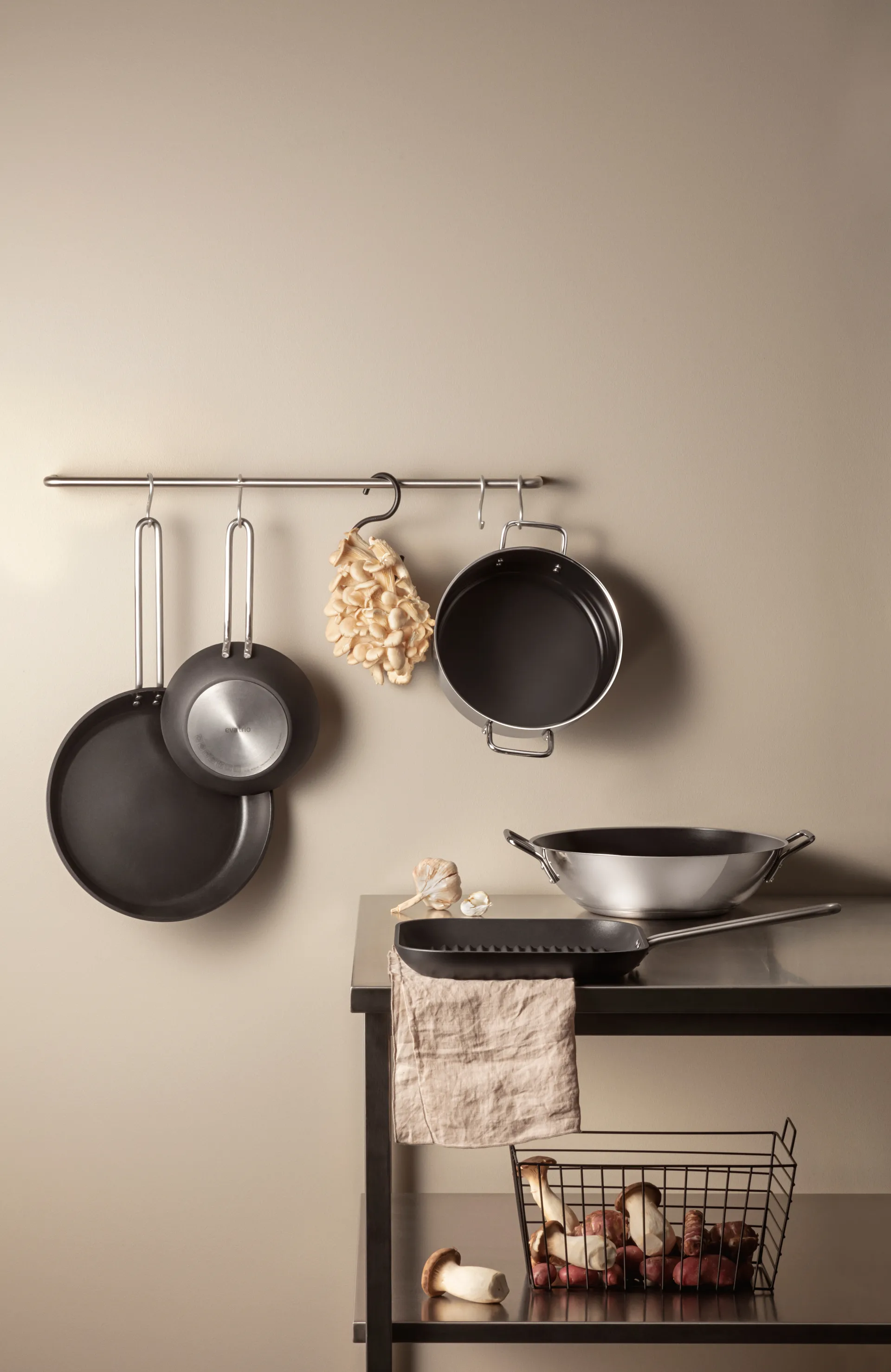 Wok en céramique Eva Trio Stainless Steel Slip-Let, 32 cm Eva Solo