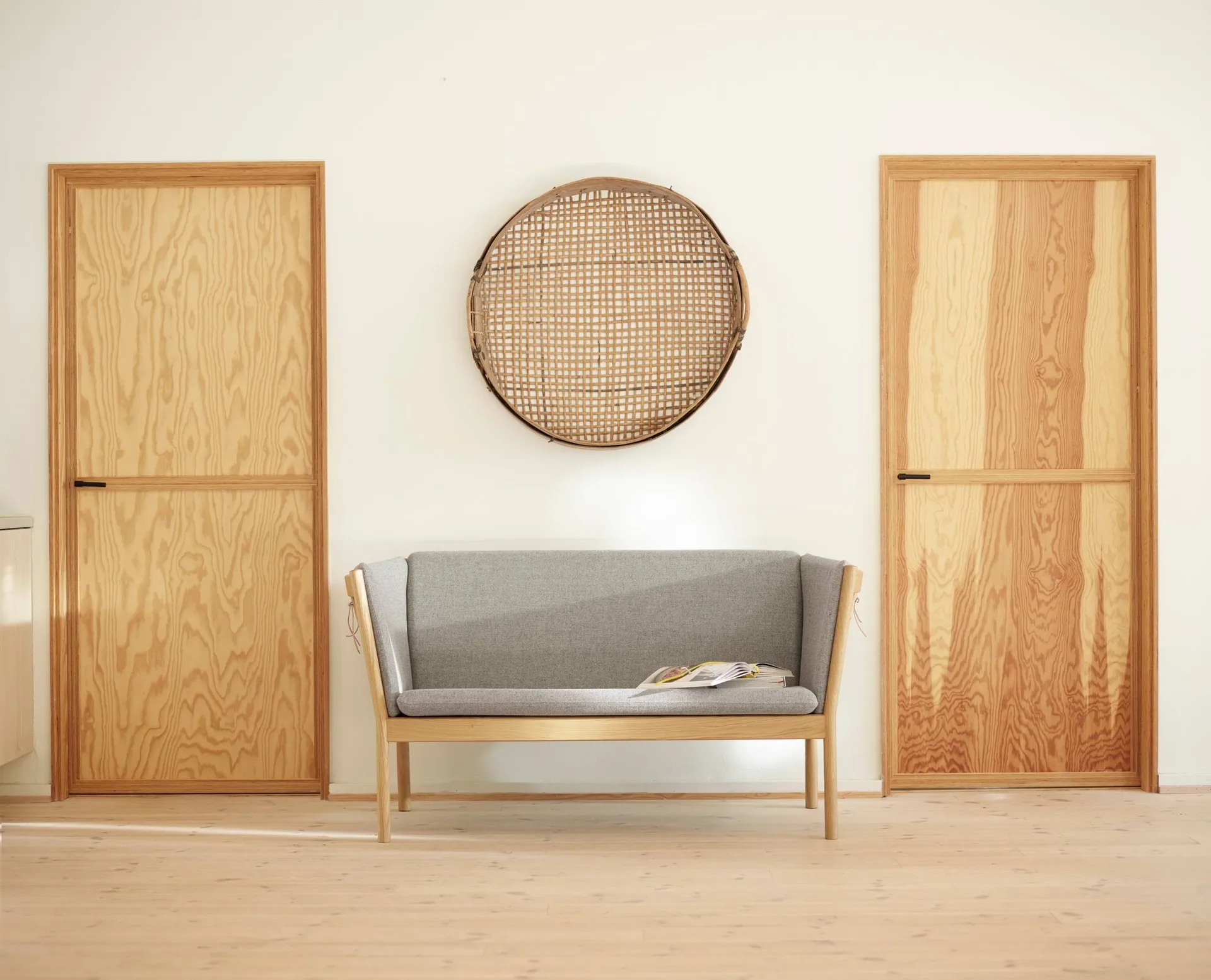 Canapé J149, Tissu gris foncé-chêne laqué, 3 places FDB Møbler