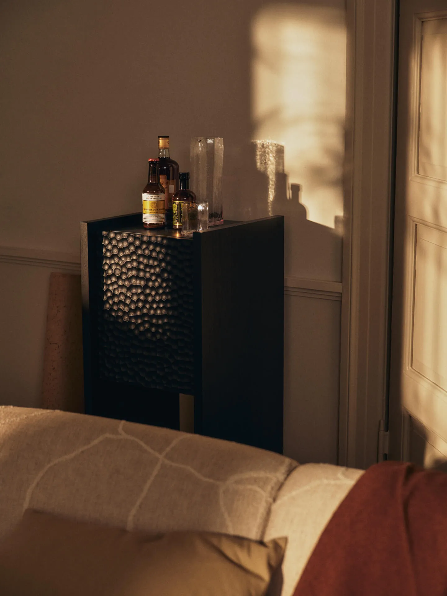 Armoire Scarni, Frêne teinté foncé, 38x40x100 cm Ferm Living