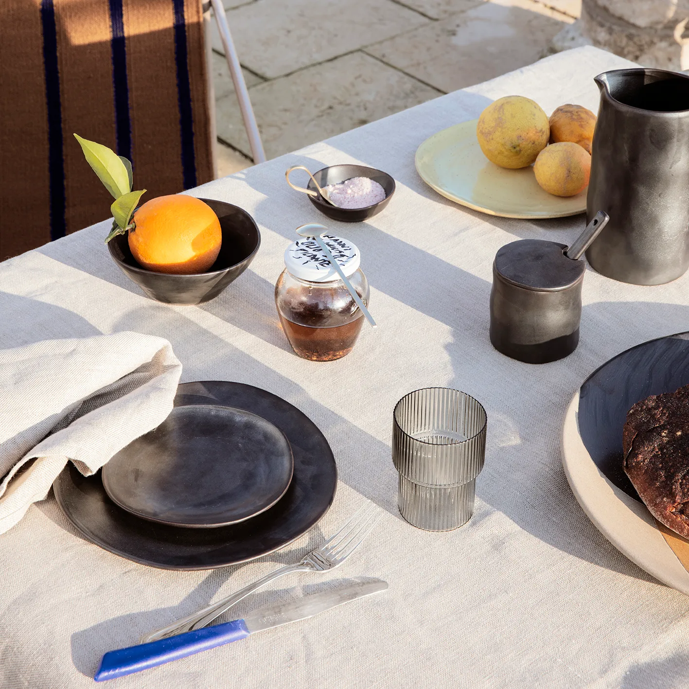 Assiette Flow 22 cm, Noir Ferm Living