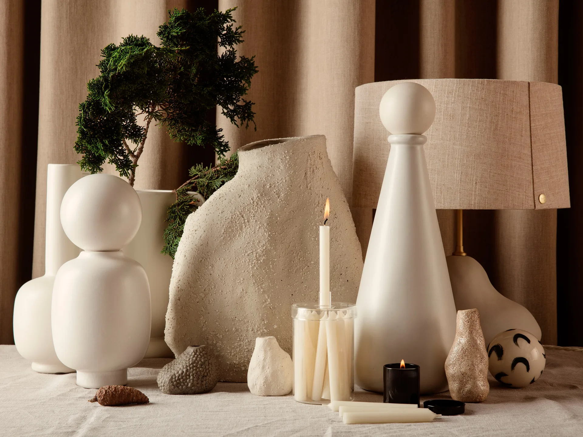 Bocal en verre avec 24 bougies Countdown to Christmas, Off white Ferm Living