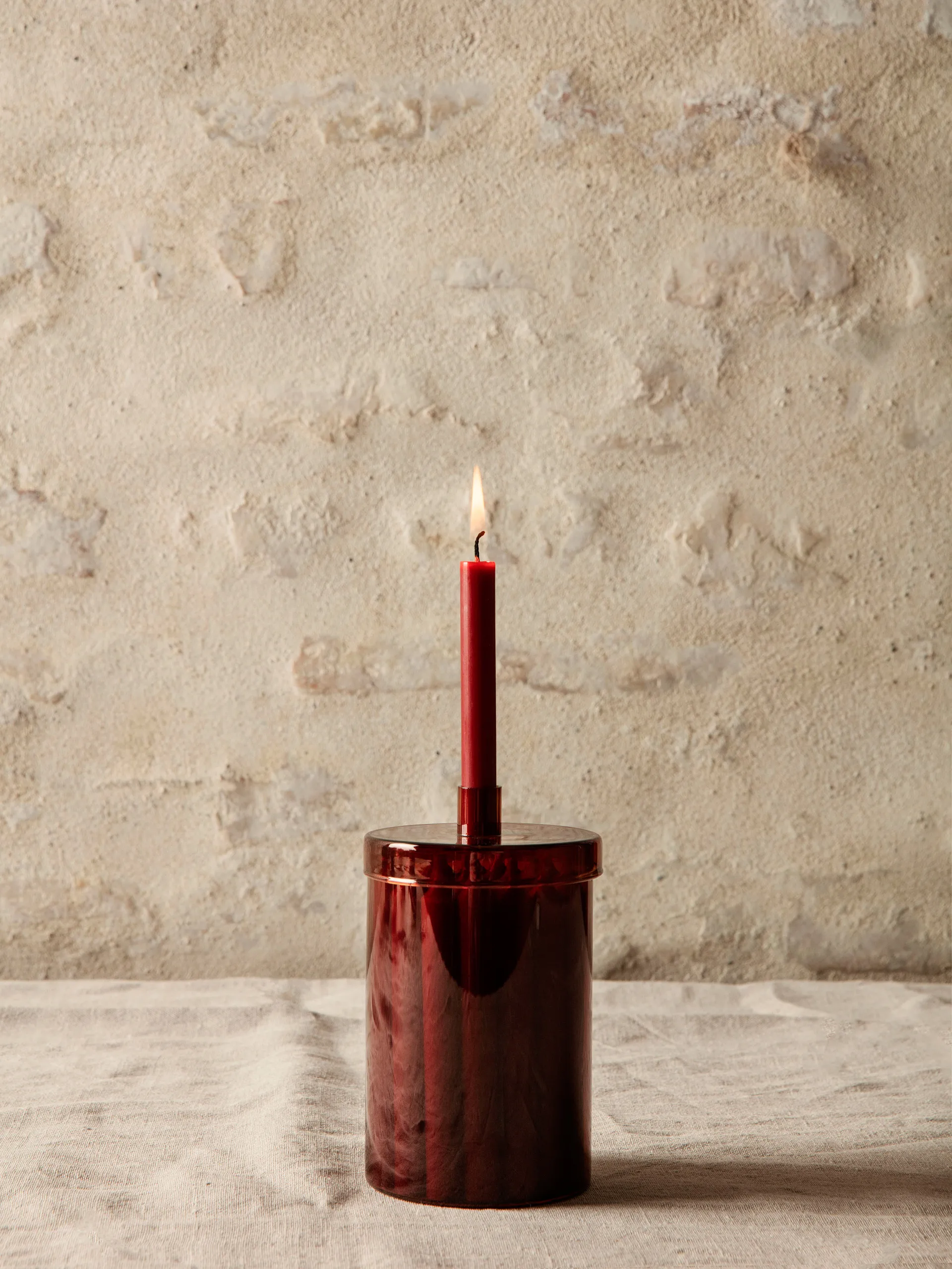 Bocal en verre avec 24 bougies Countdown to Christmas, Rouge foncé Ferm Living