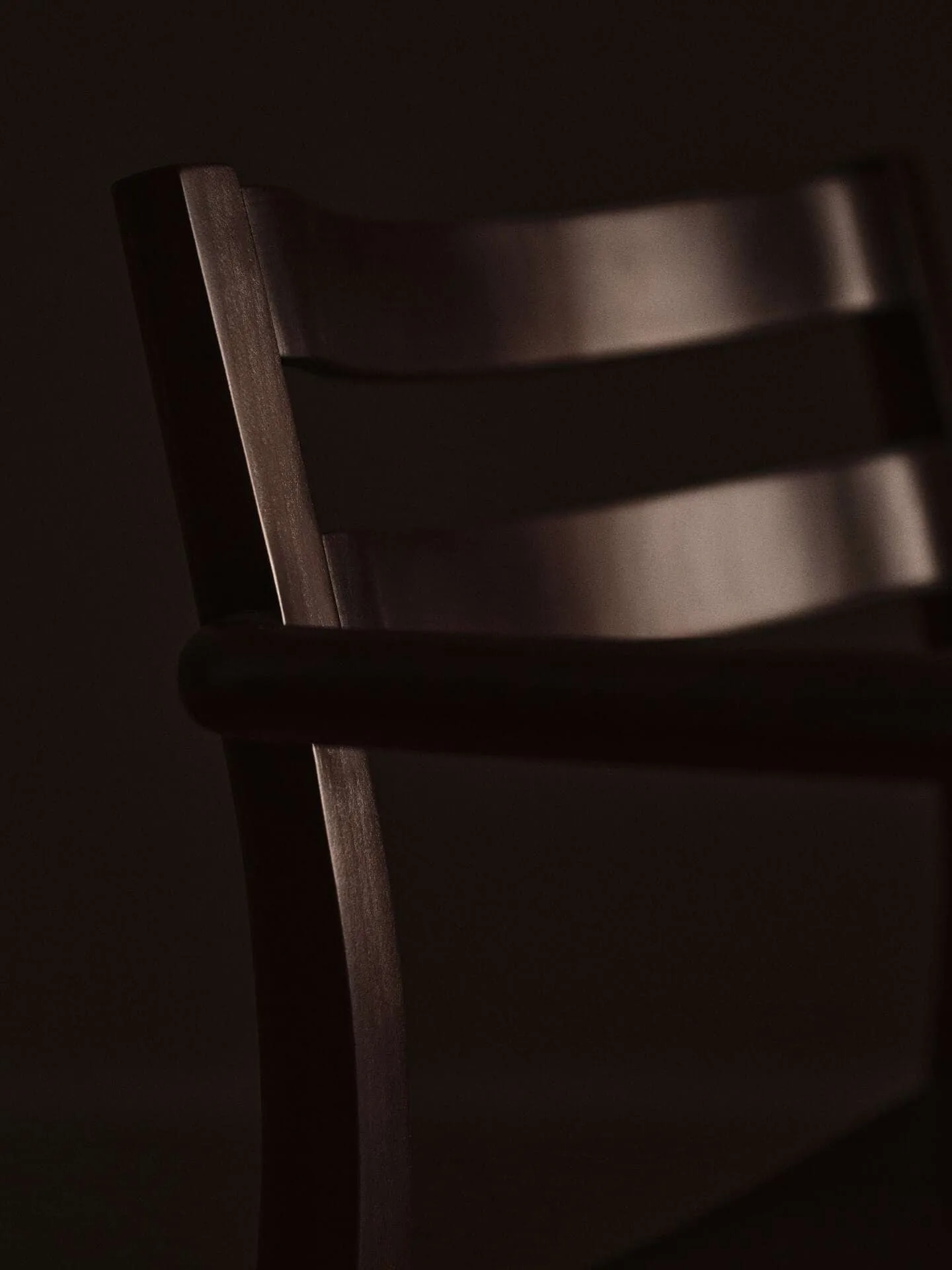 Boda fauteuil avec accoudoirs, Hêtre teinté foncé Ferm Living