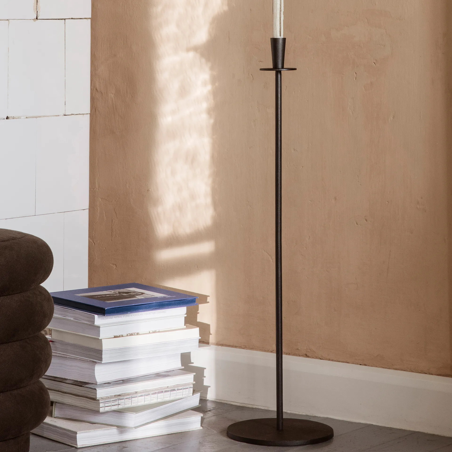Bougeoir Hoy tall 86 cm, Noir Ferm Living