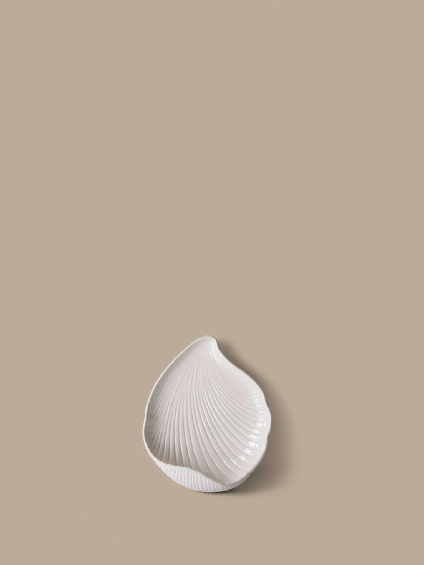Bougeoir mural Shell, Off-white, 24x9,5x28,2 cm Ferm Living