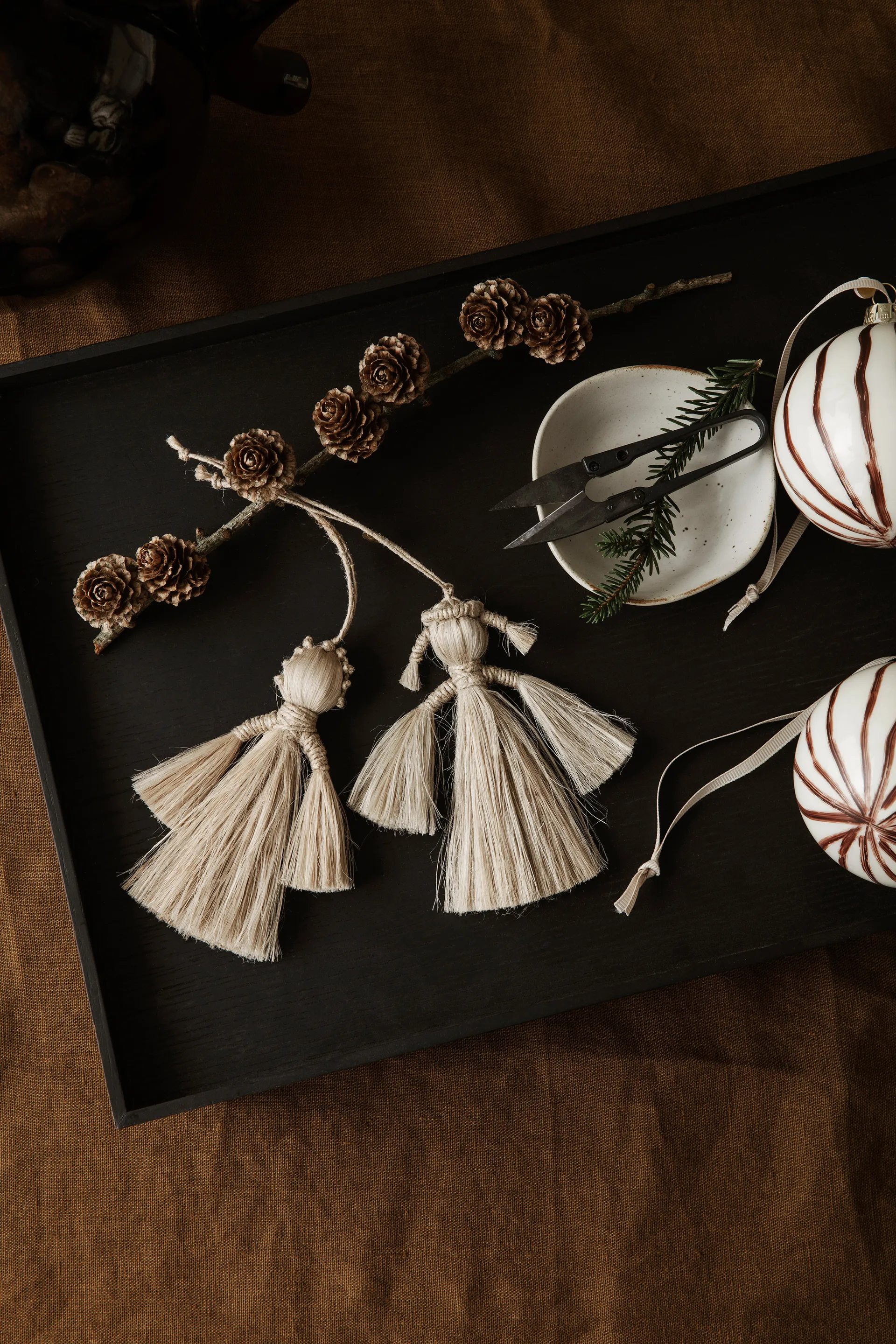 Boules de Noël Lines Ø8 cm Lot de 4, Rouge-marron Ferm Living