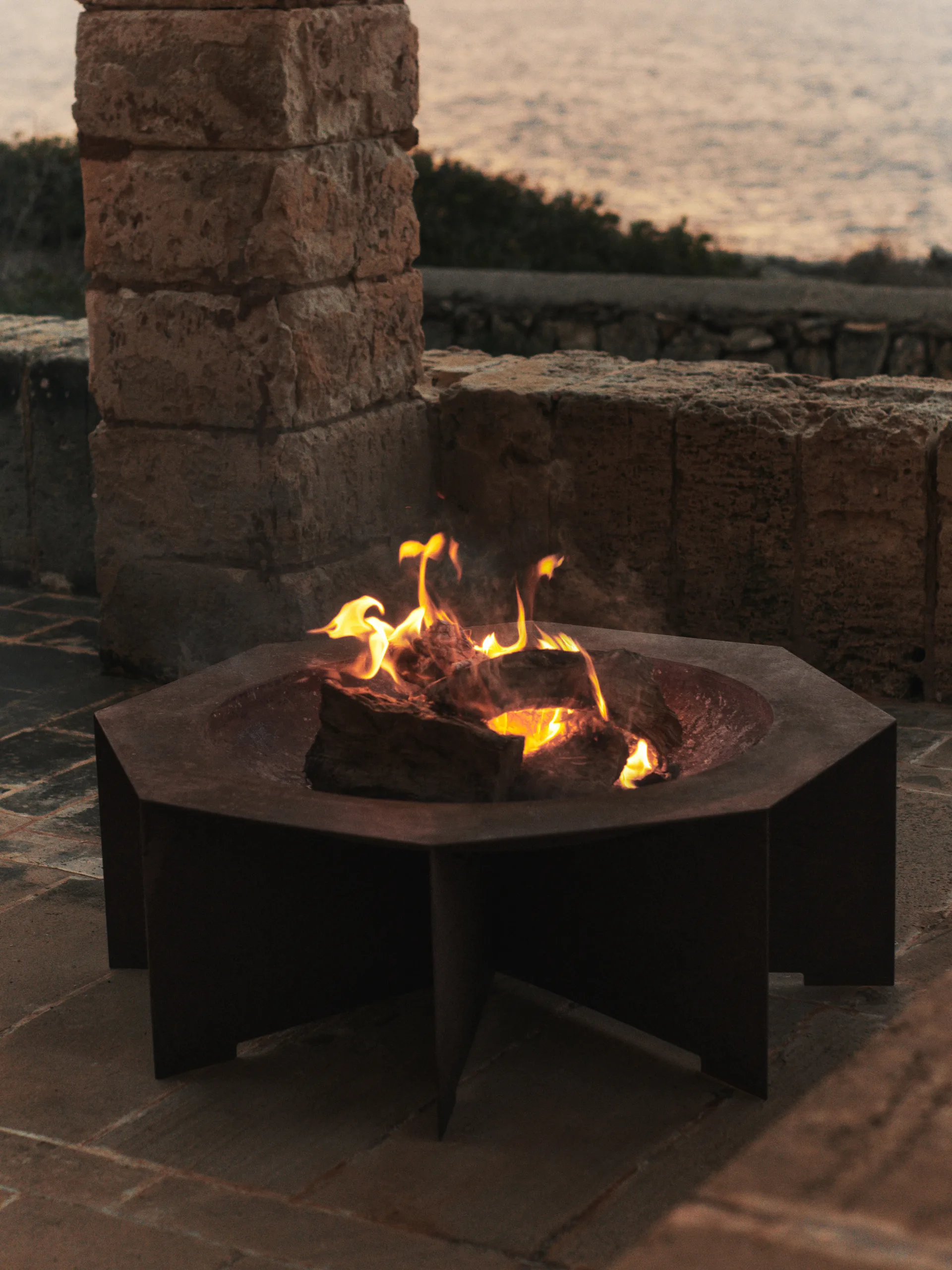 Brasero Otto fire pit, Rust, Ø85,5x29 cm Ferm Living