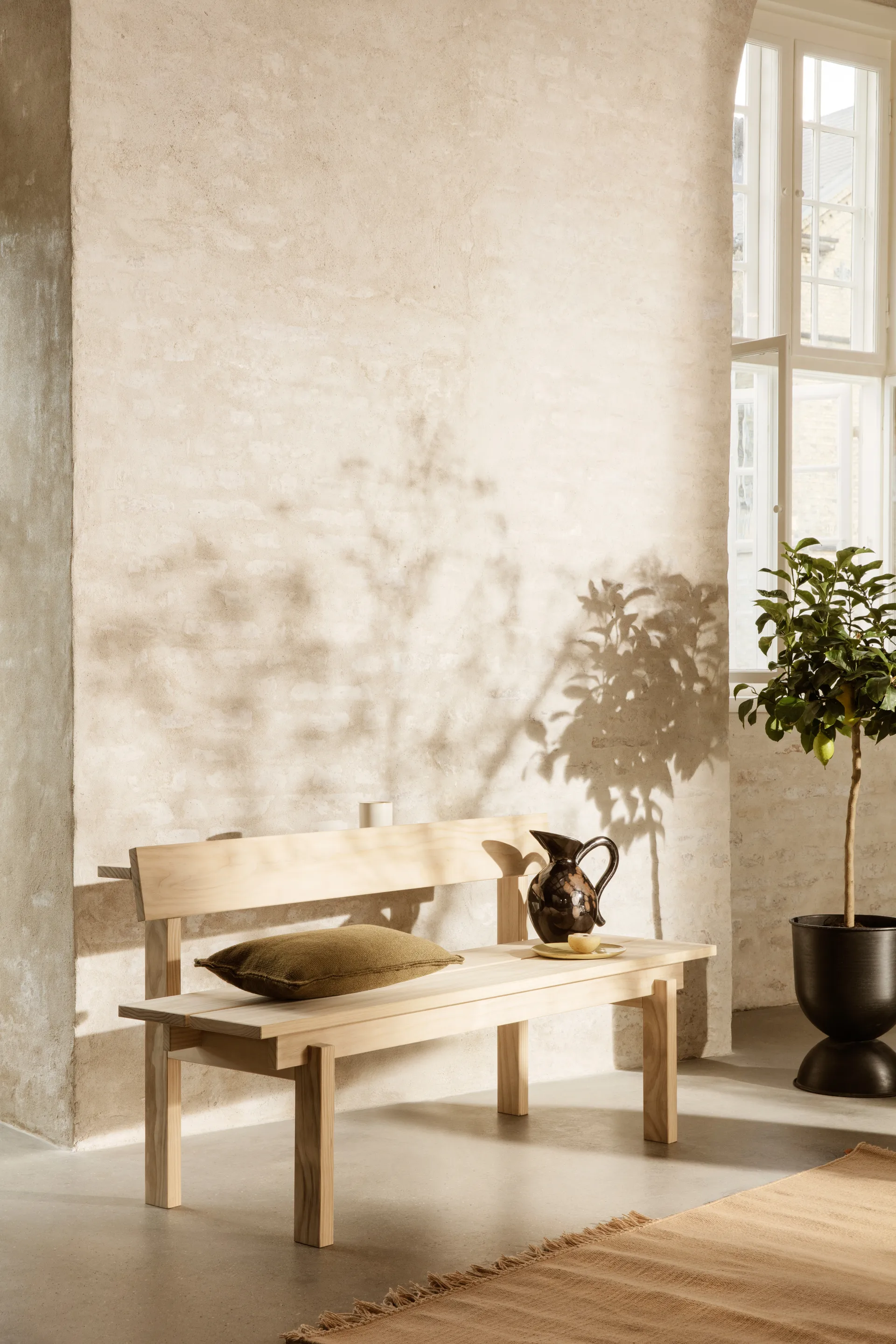 Cache-pot Hourglass petit Ø30 cm, Noir-gris foncé Ferm Living