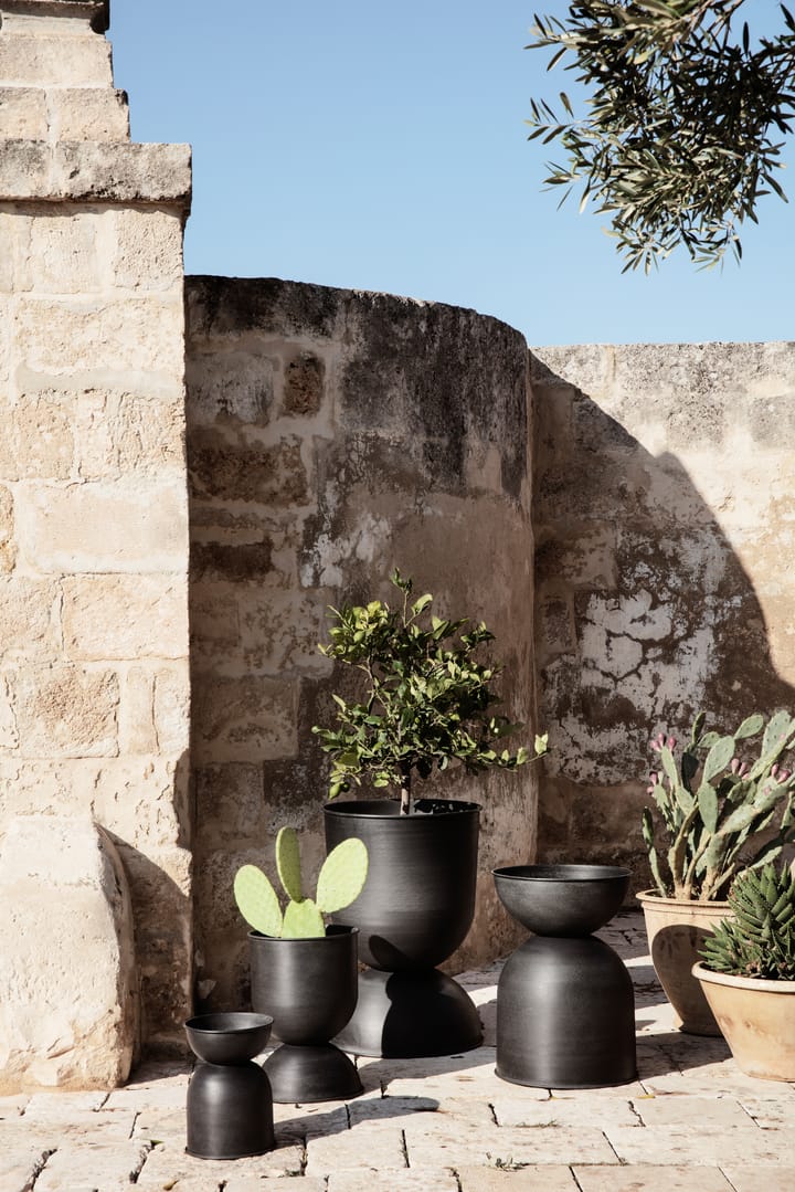 Cache-pot Hourglass petit Ø31 cm, Noir-gris foncé Ferm Living