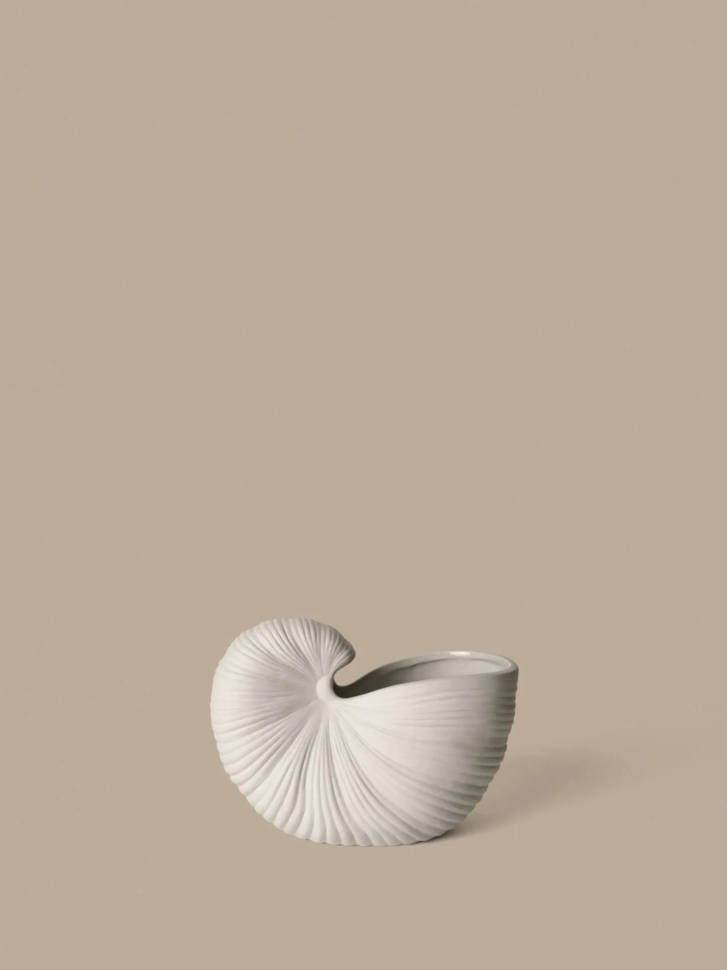 Cache-pot Shell, Off-white, 23x11,5x16 cm Ferm Living