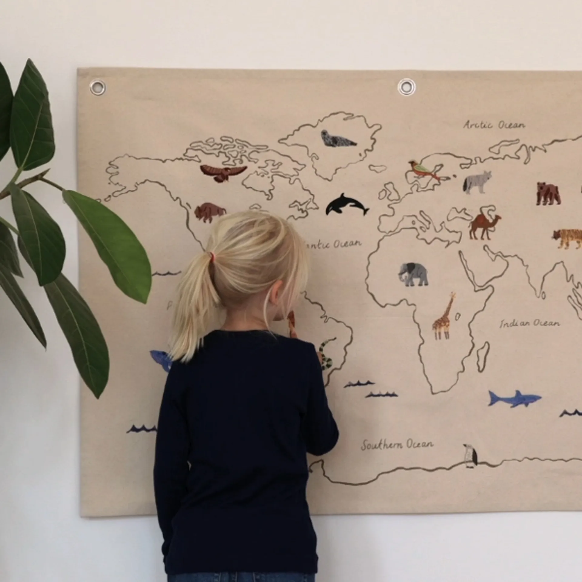 Carte en tissu The World, Blanc cassé Ferm Living
