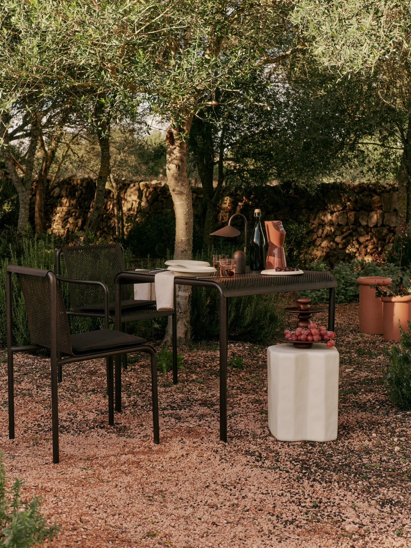 Chaise Dapple avec accoudoirs, Dark Chocolate Ferm Living