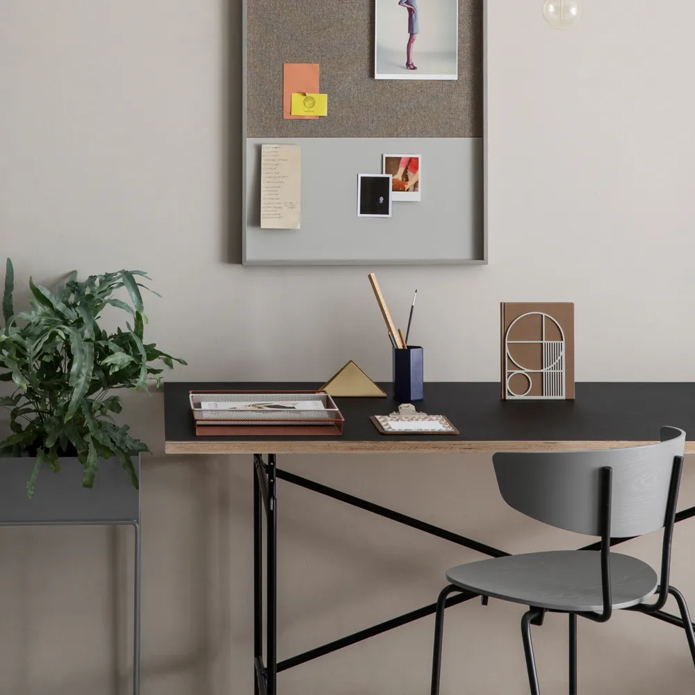 Chaise Herman, black, pieds en frêne laqué noir Ferm Living