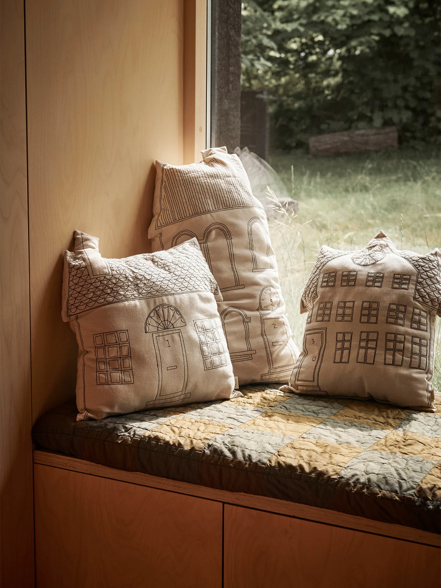Coussin Adobe de 37x64 cm, Horloge de grand-père Ferm Living