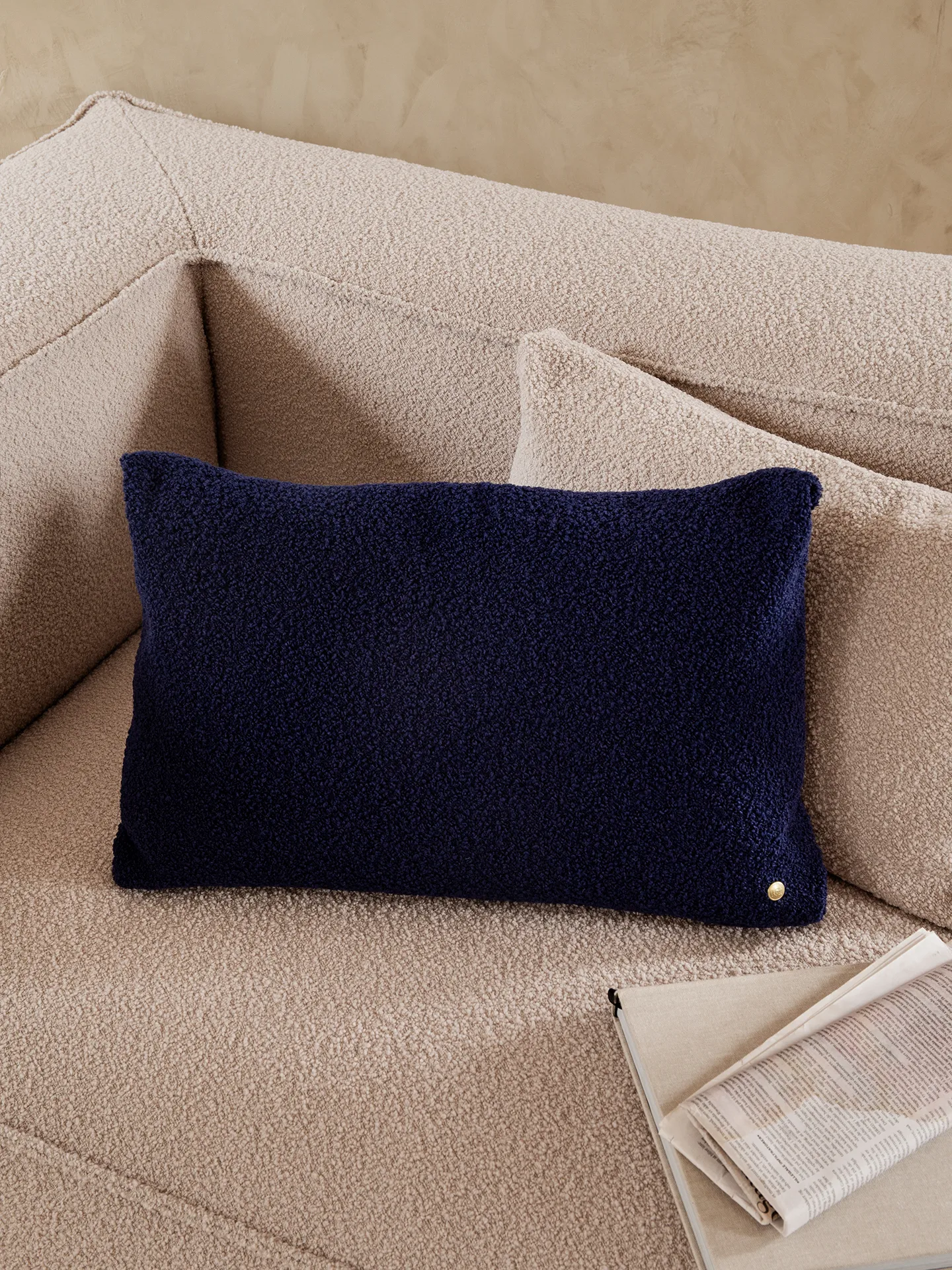 Coussin Clean bouclé 40x60 cm, Deep Blue Ferm Living