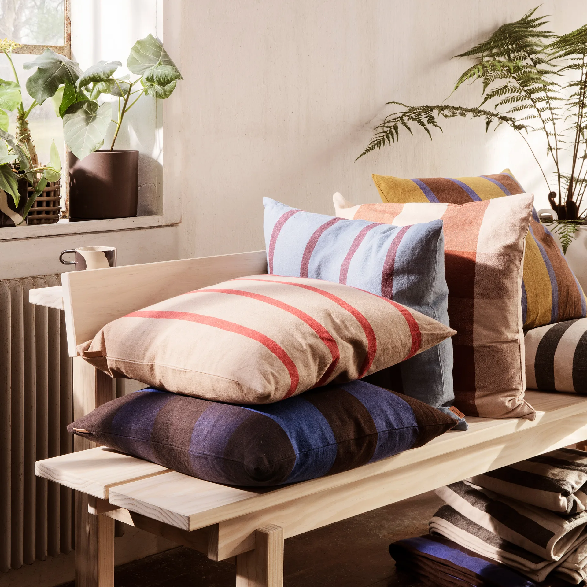 Coussin Grand 50x50 cm, Chocolate-bright blue Ferm Living