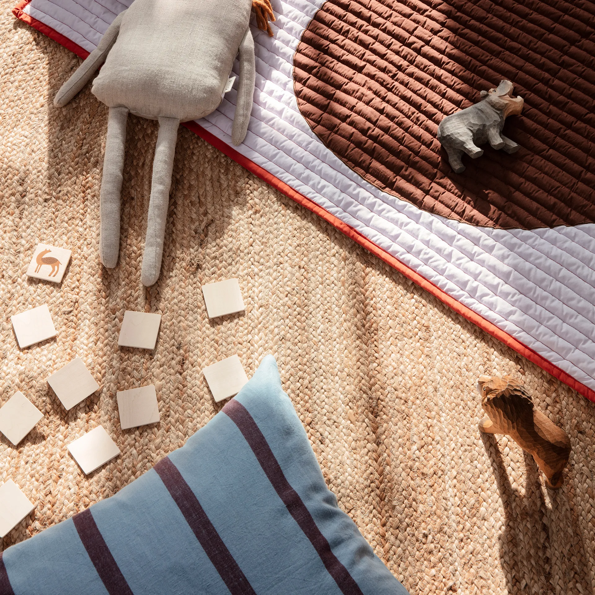 Coussin Grand 50x50 cm, Faded blue-burgundy Ferm Living