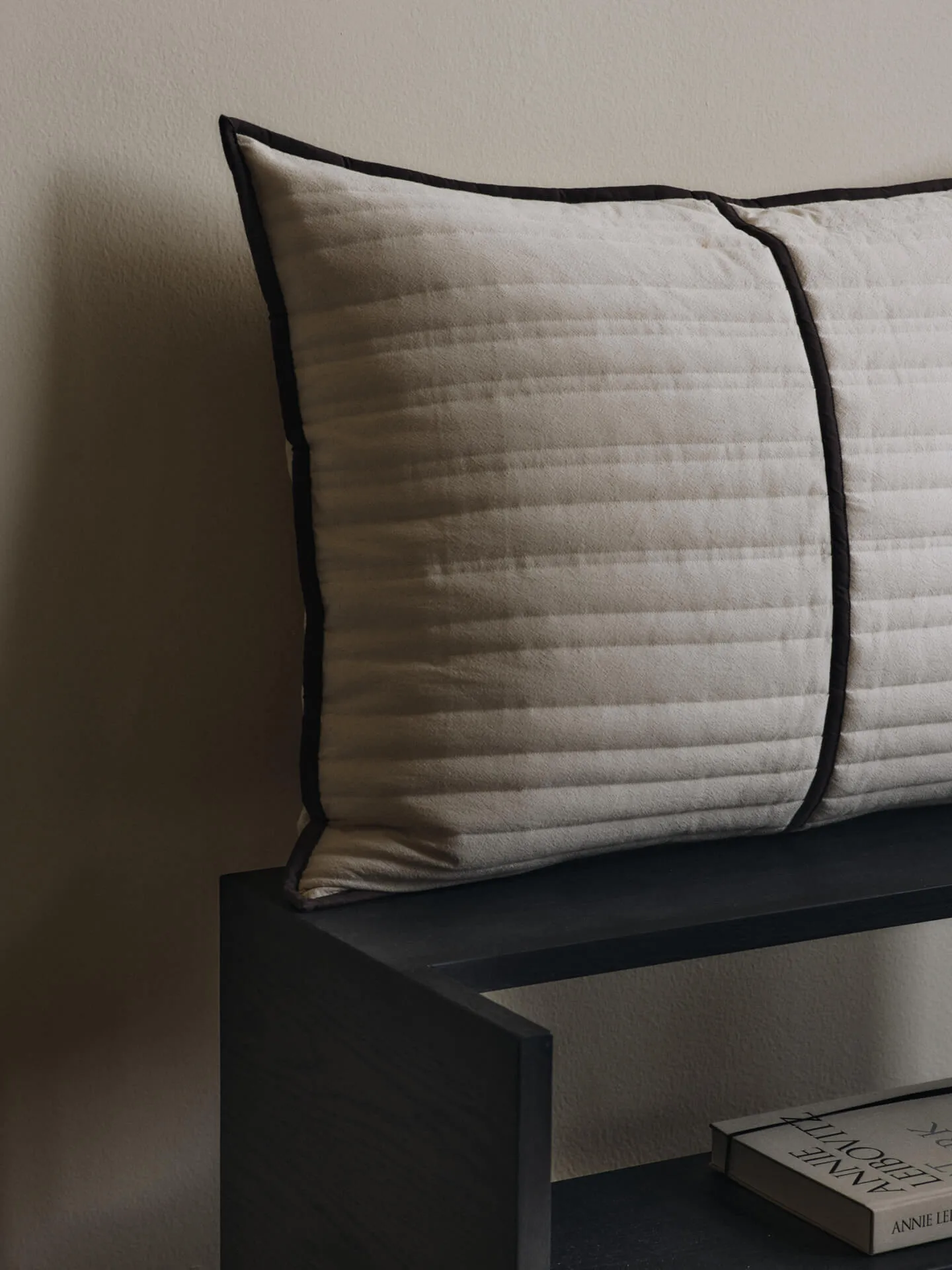 Coussin matelassé Vari 60x80 cm, Natural-dark chocolate Ferm Living