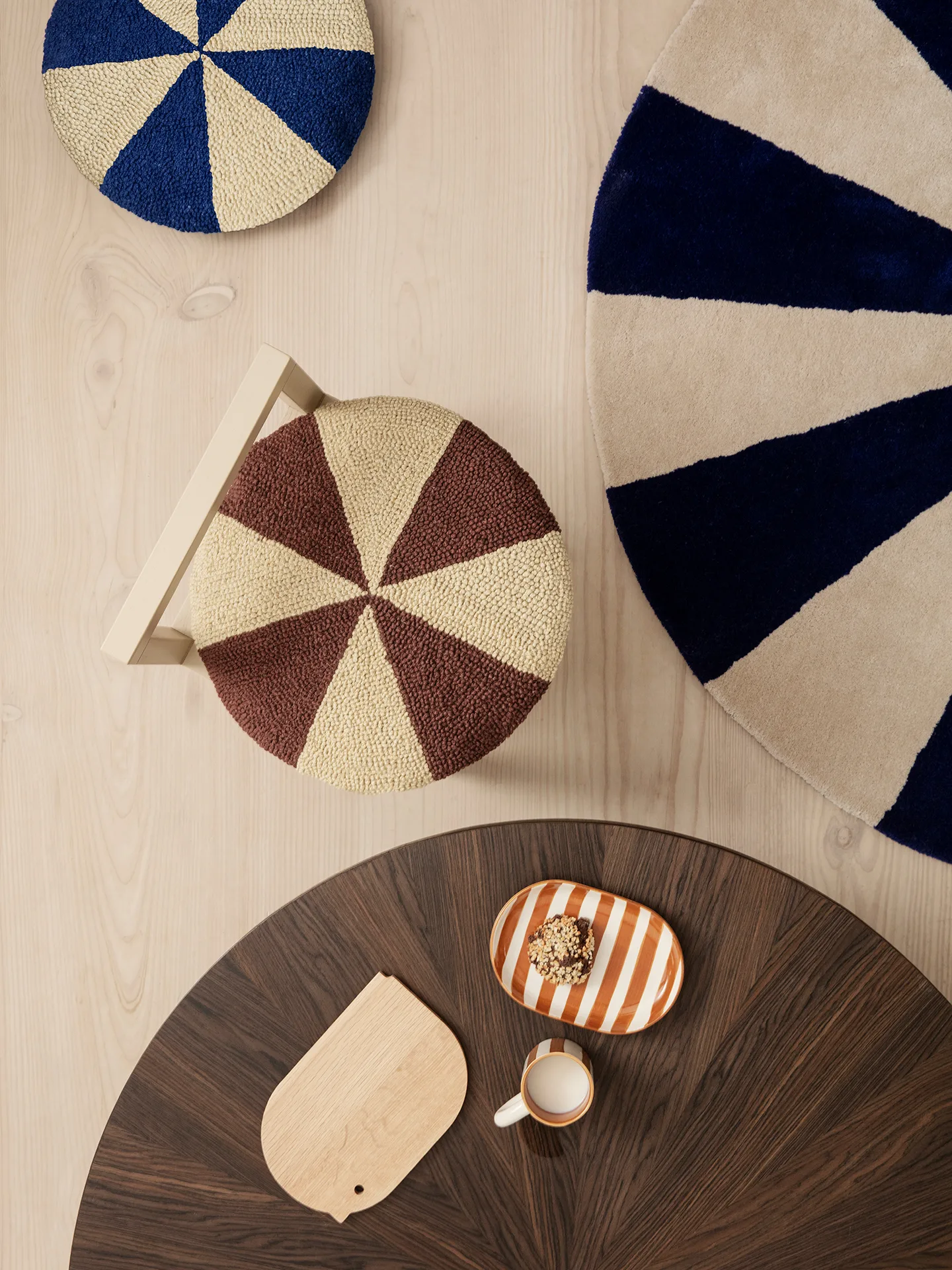 Coussin rond Arch Ø40 cm, Dark brick-Off white Ferm Living