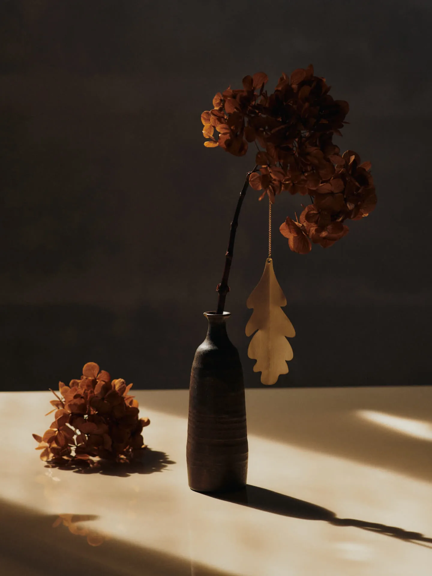 Décorations suspendues Oak leaf 13,5 cm, 4 pièces, Brass Ferm Living