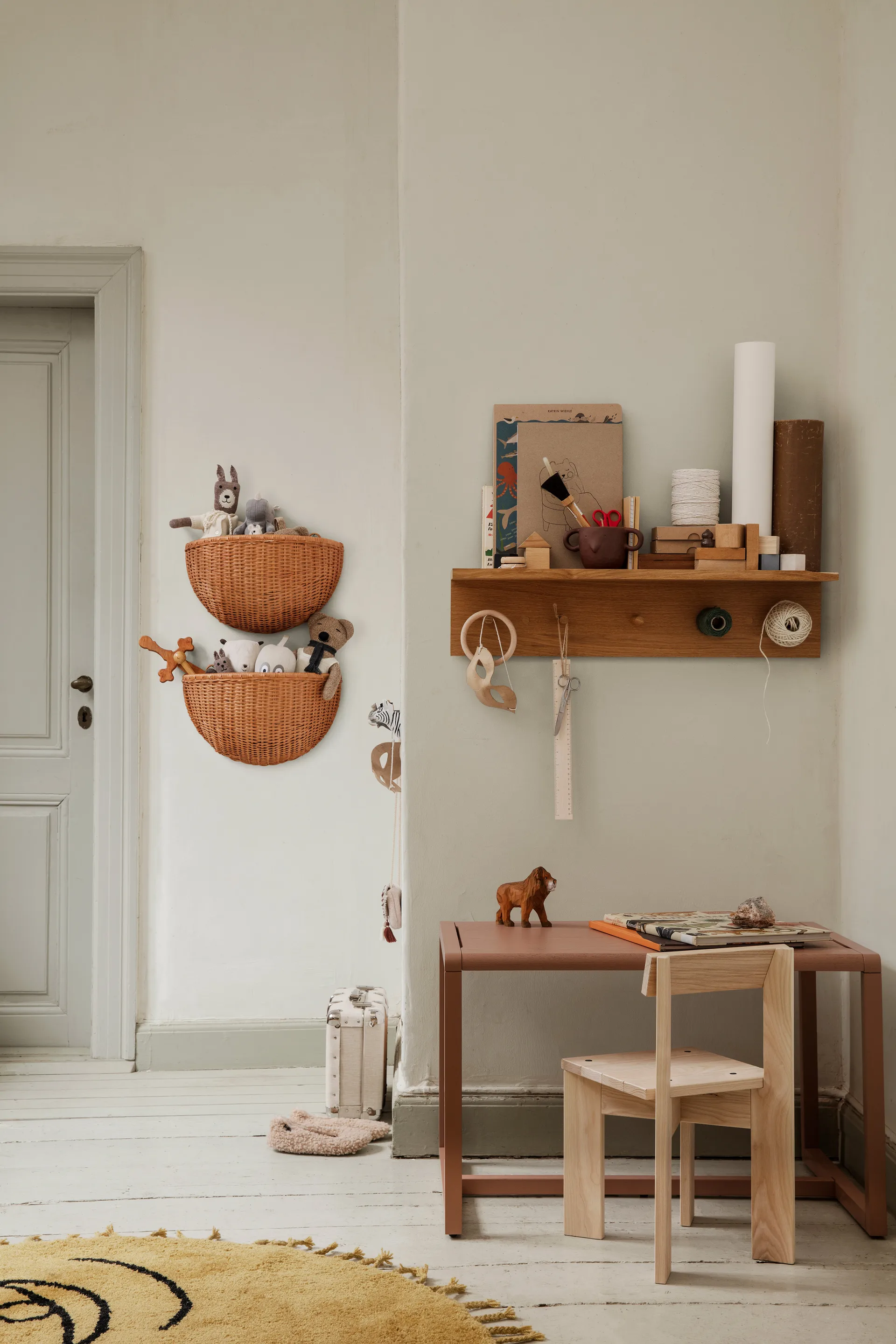 Étagère-patère à boutons Place Rack chêne, Medium Ferm Living