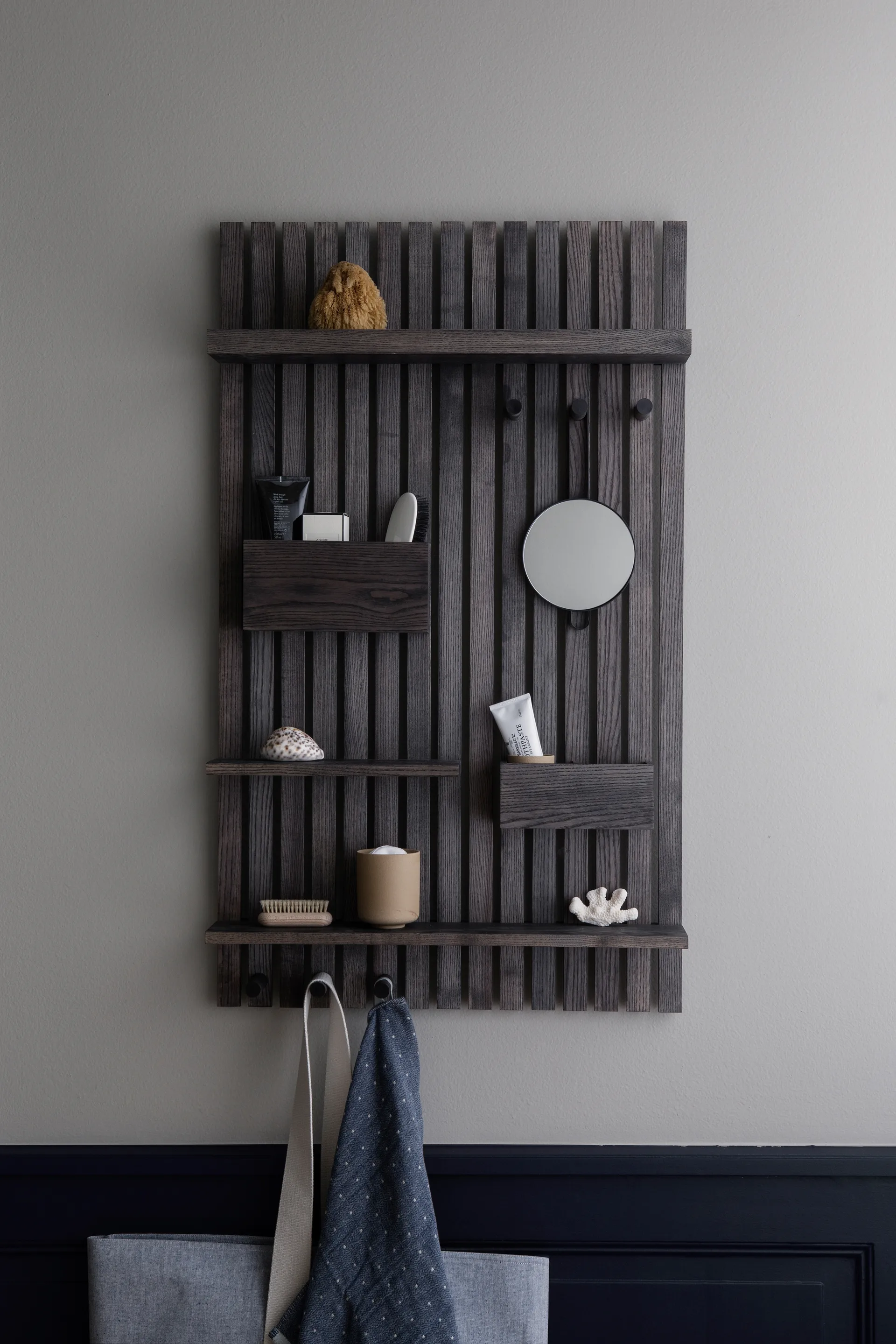 Étagère Wooden Multi Shelf, Frêne teinté foncé Ferm Living