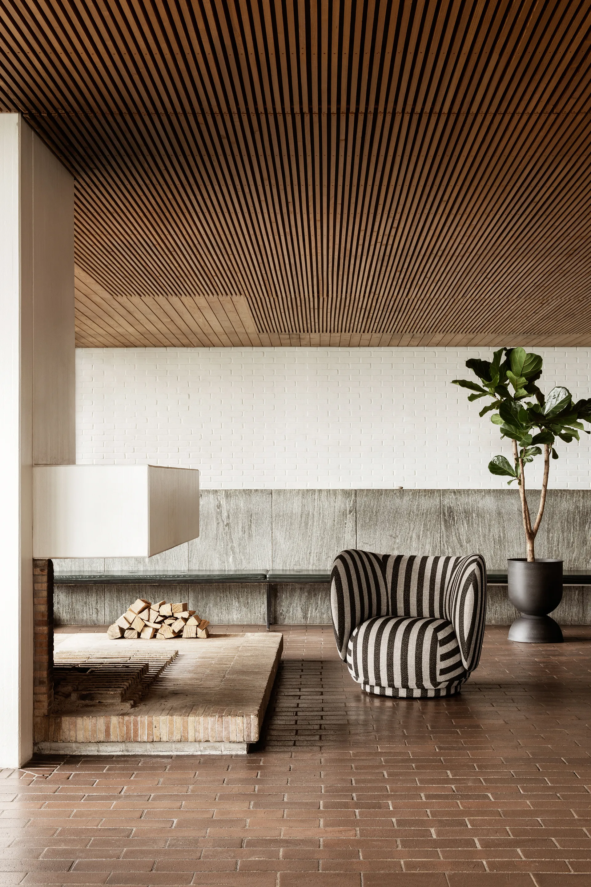 Fauteuil de salon Rico, Louisiana sable noir Ferm Living