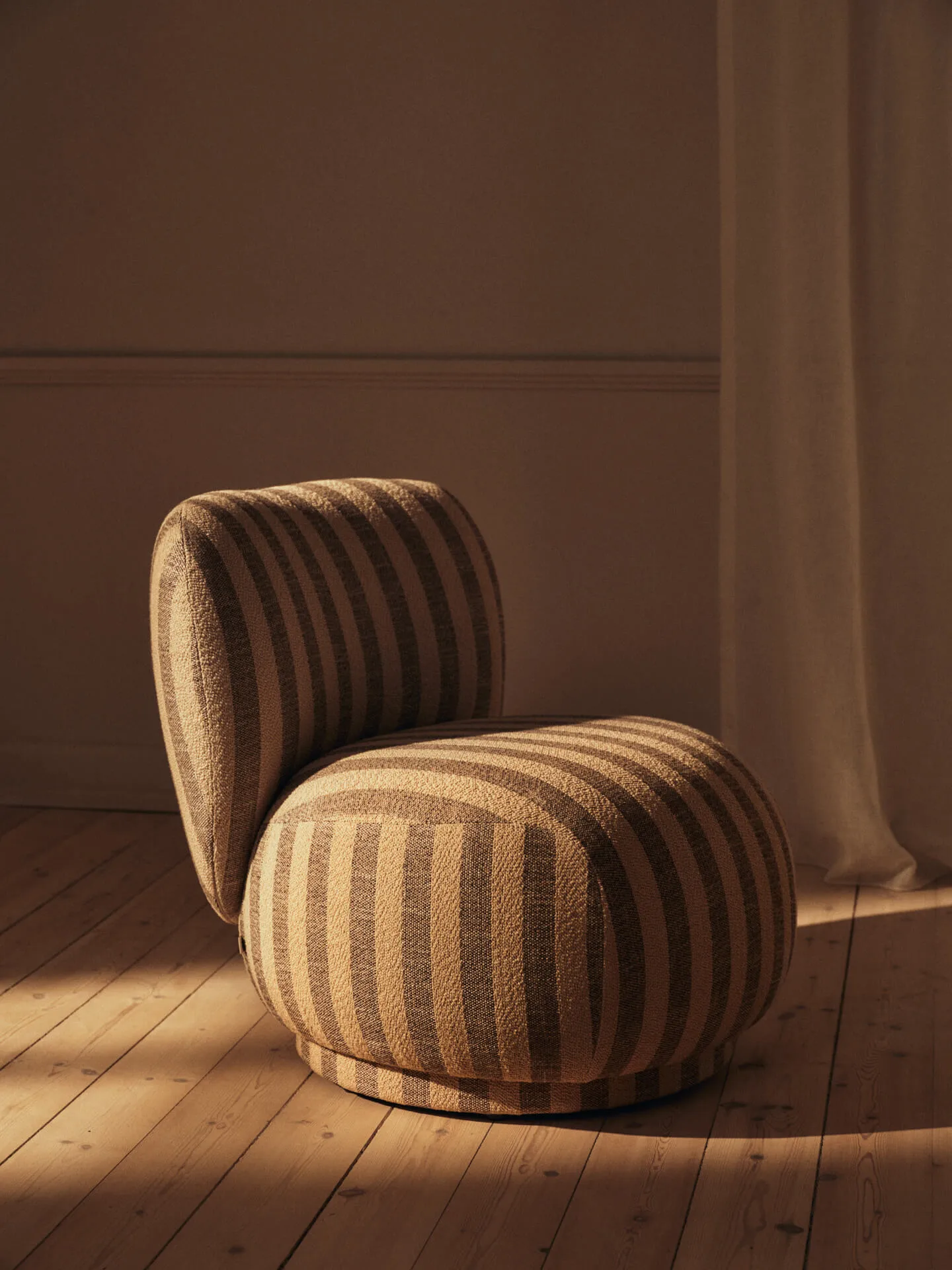 Fauteuil Rico lounge chair piccolo, Louisiana, Sand-off-white Ferm Living