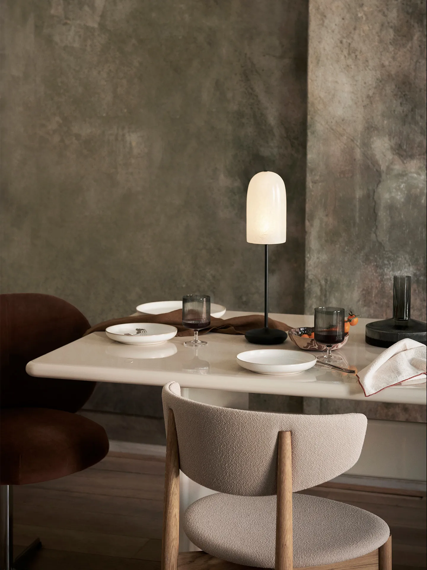 Lampe de table Gry, Translucide noir Ferm Living