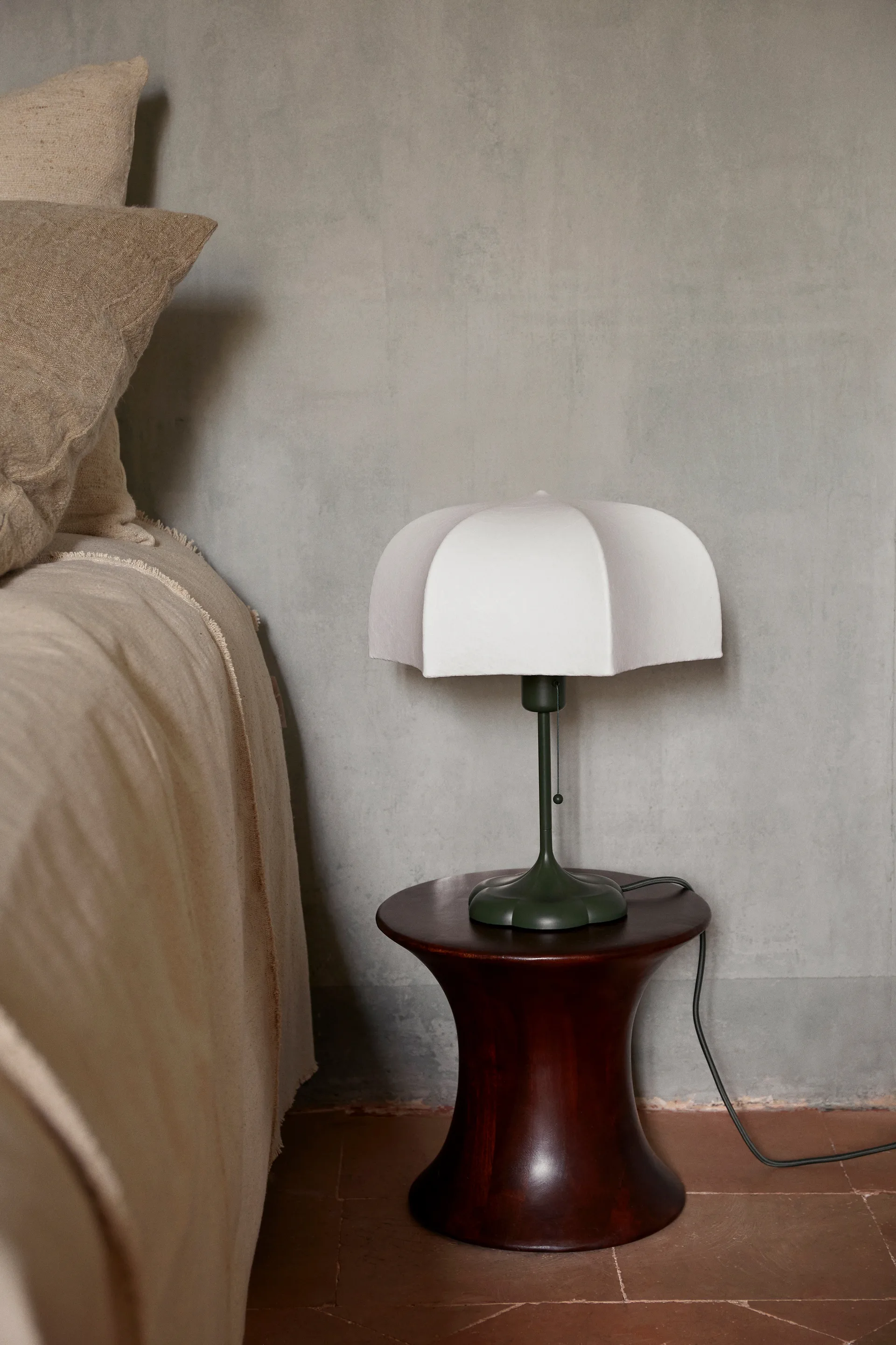 Lampe de table Poem Ø 30x42 cm, White-grass green Ferm Living