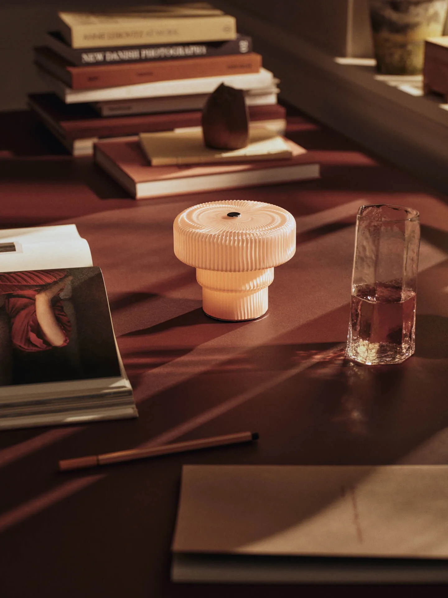 Lampe de table portable Ripple 10 cm, Pale rose Ferm Living