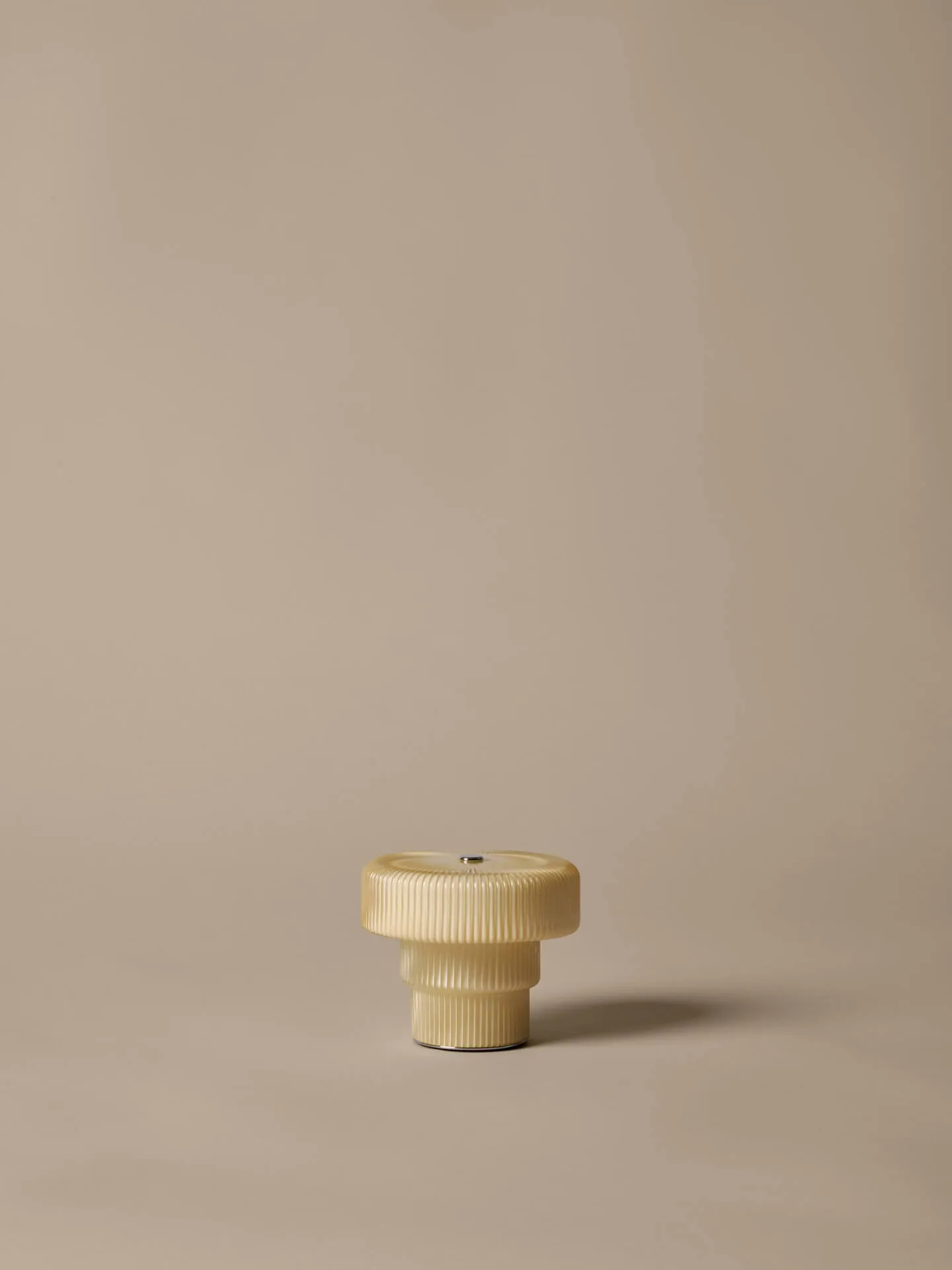 Lampe de table portable Ripple, Avoine, 10cm Ferm Living