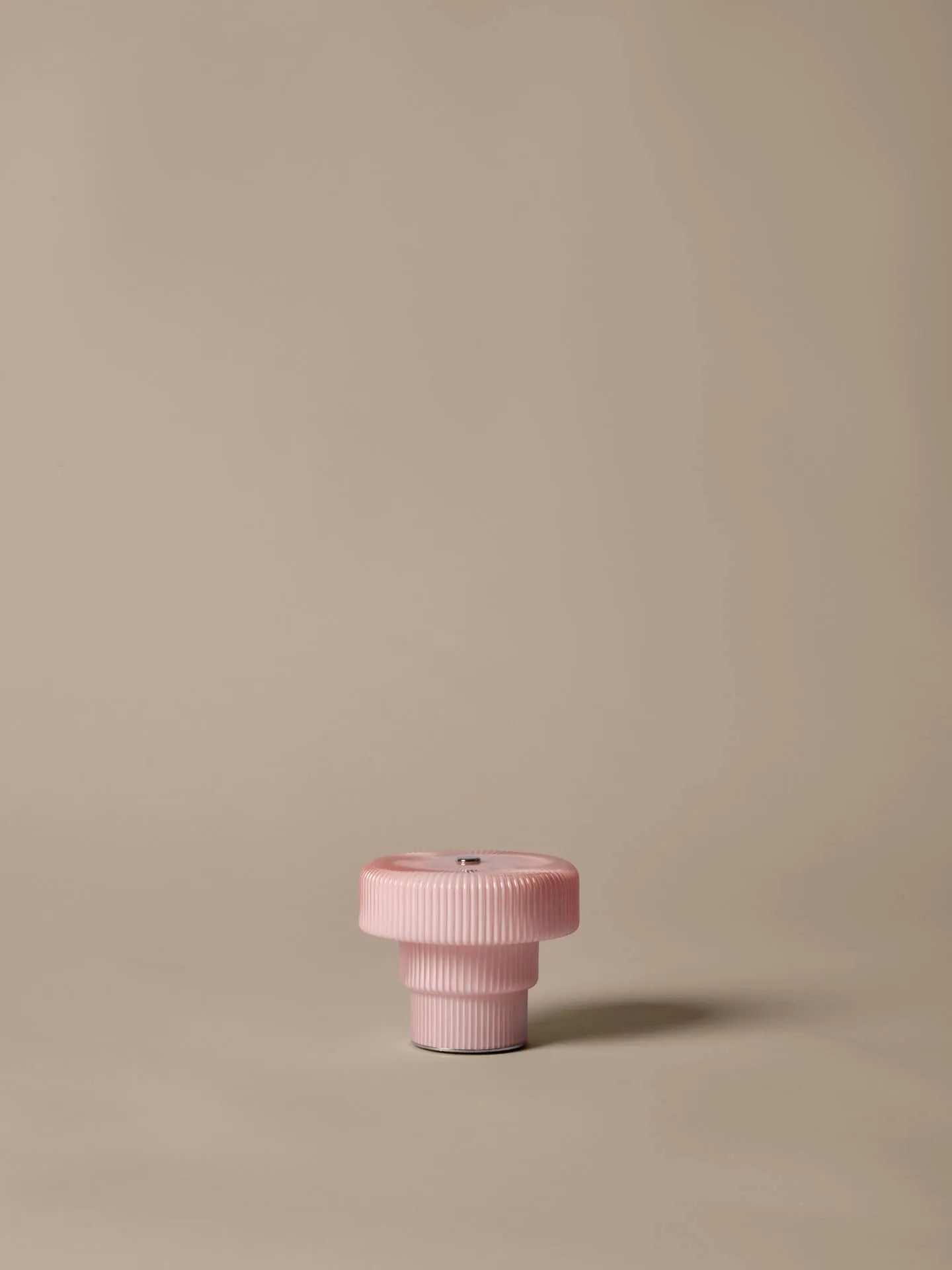 Lampe de table portable Ripple, Pale rose, 10cm Ferm Living