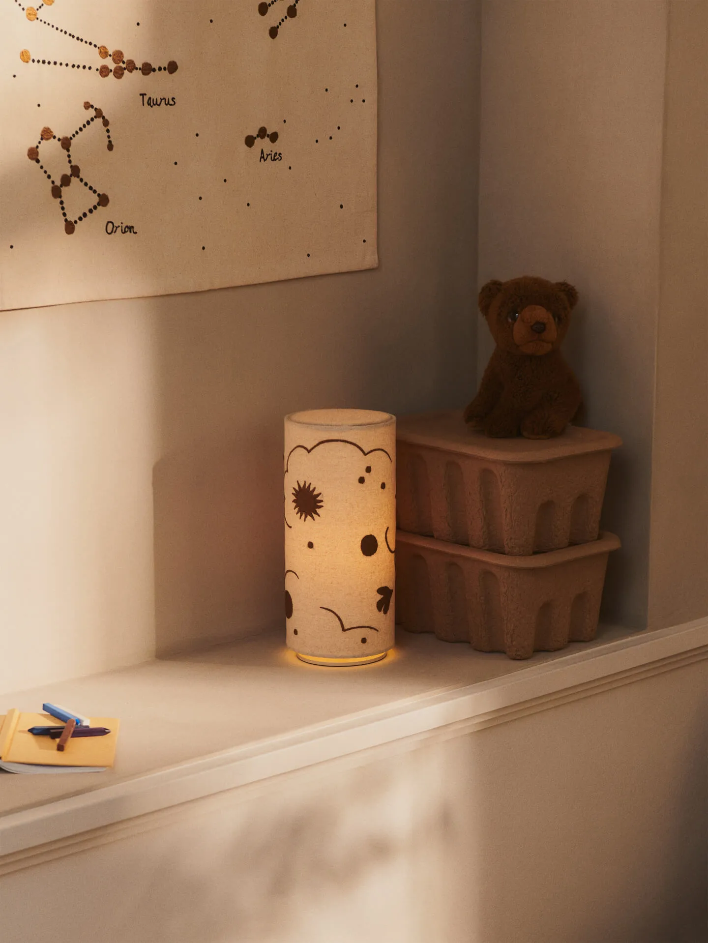 Lampe de table Skye, Natural-bronze Ferm Living