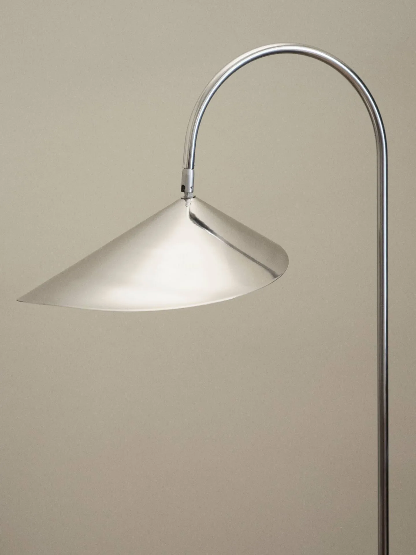Lampe sur pied Arum, Acier inoxydable Ferm Living