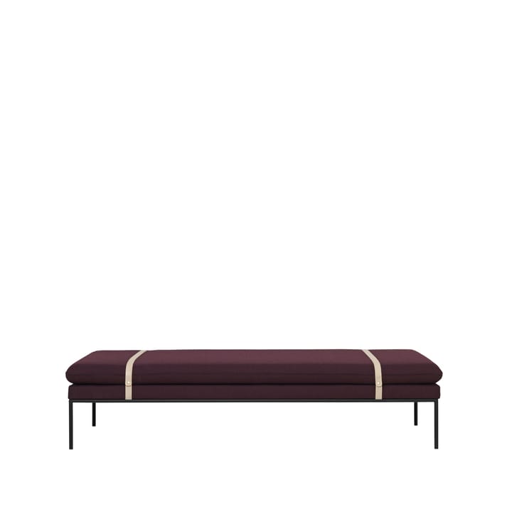 Lit banquette Turn - tissu fiord by kvadrat bordeaux, structure noire - Ferm LIVING