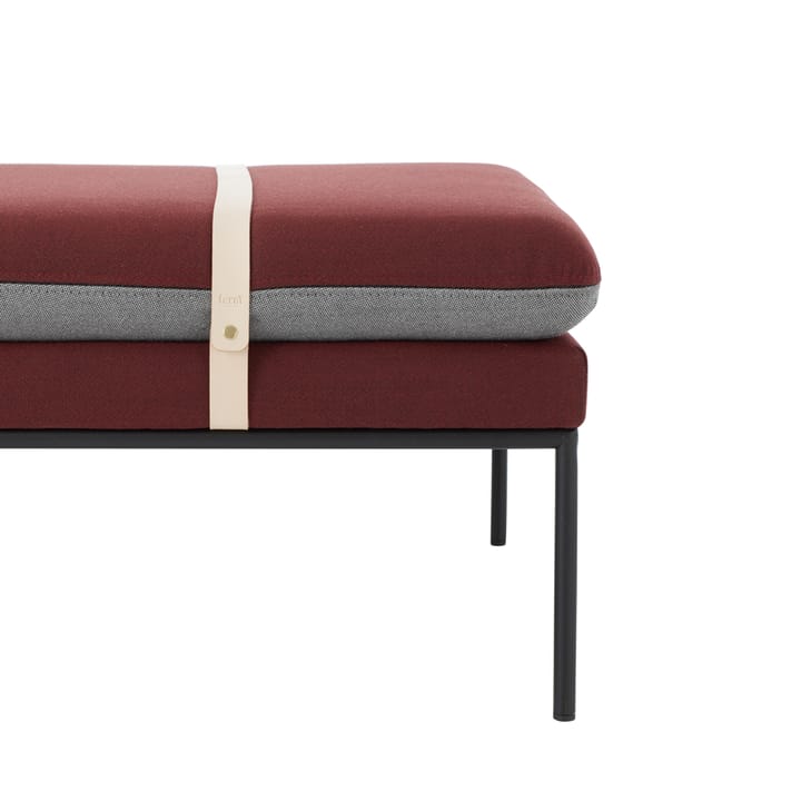 Lit banquette Turn - tissu fiord by kvadrat bordeaux, structure noire - ferm LIVING