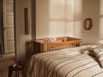 Lit bébé Tilu - Chêne naturel, 129x68,5x80 cm - Ferm Living