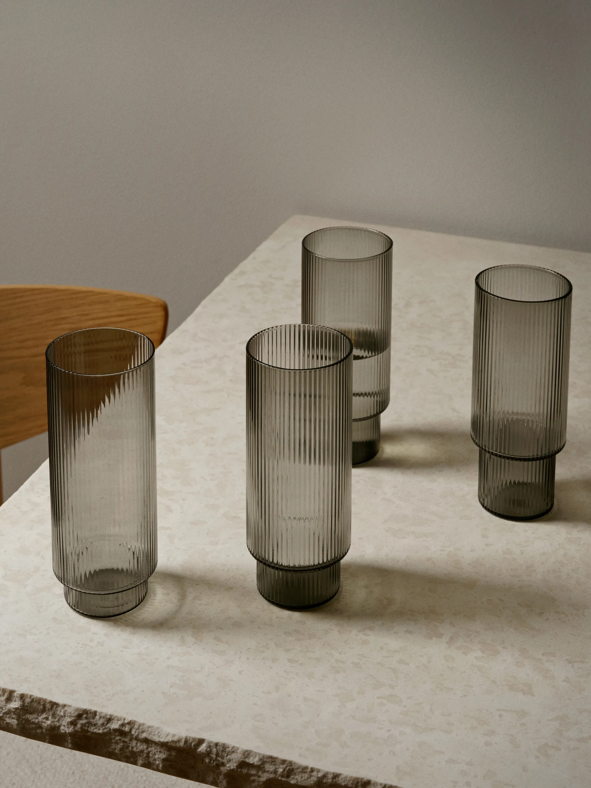 Lot de 4 Verres à long drink Ripple, smoked grey Ferm Living
