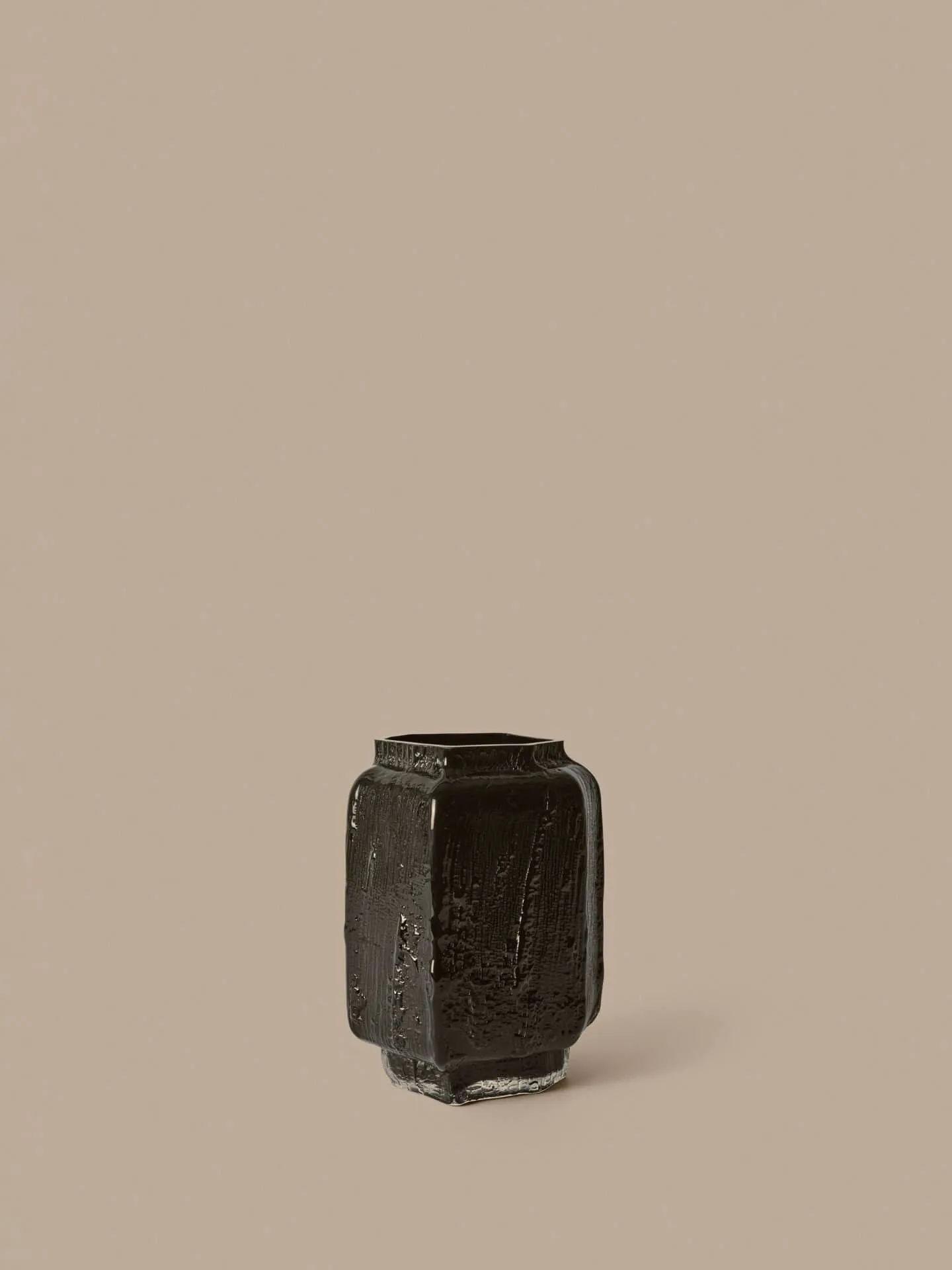 Mokuri vase, Noir, 25 cm Ferm Living