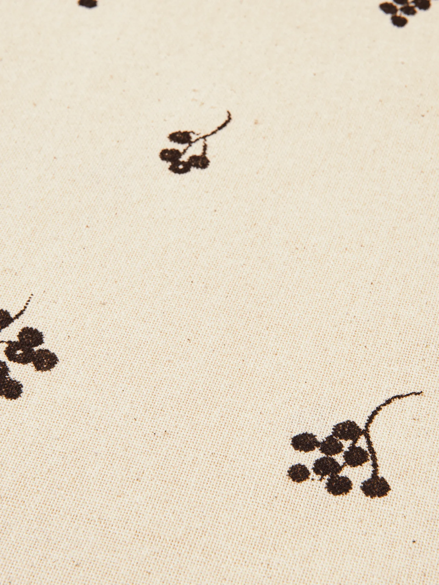 Nappe Baies 150x240 cm, Natural-dark chocolate Ferm Living