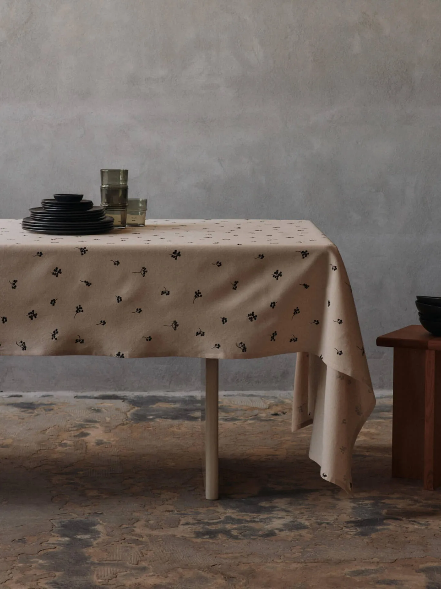 Nappe Baies 150x240 cm, Natural-dark chocolate Ferm Living