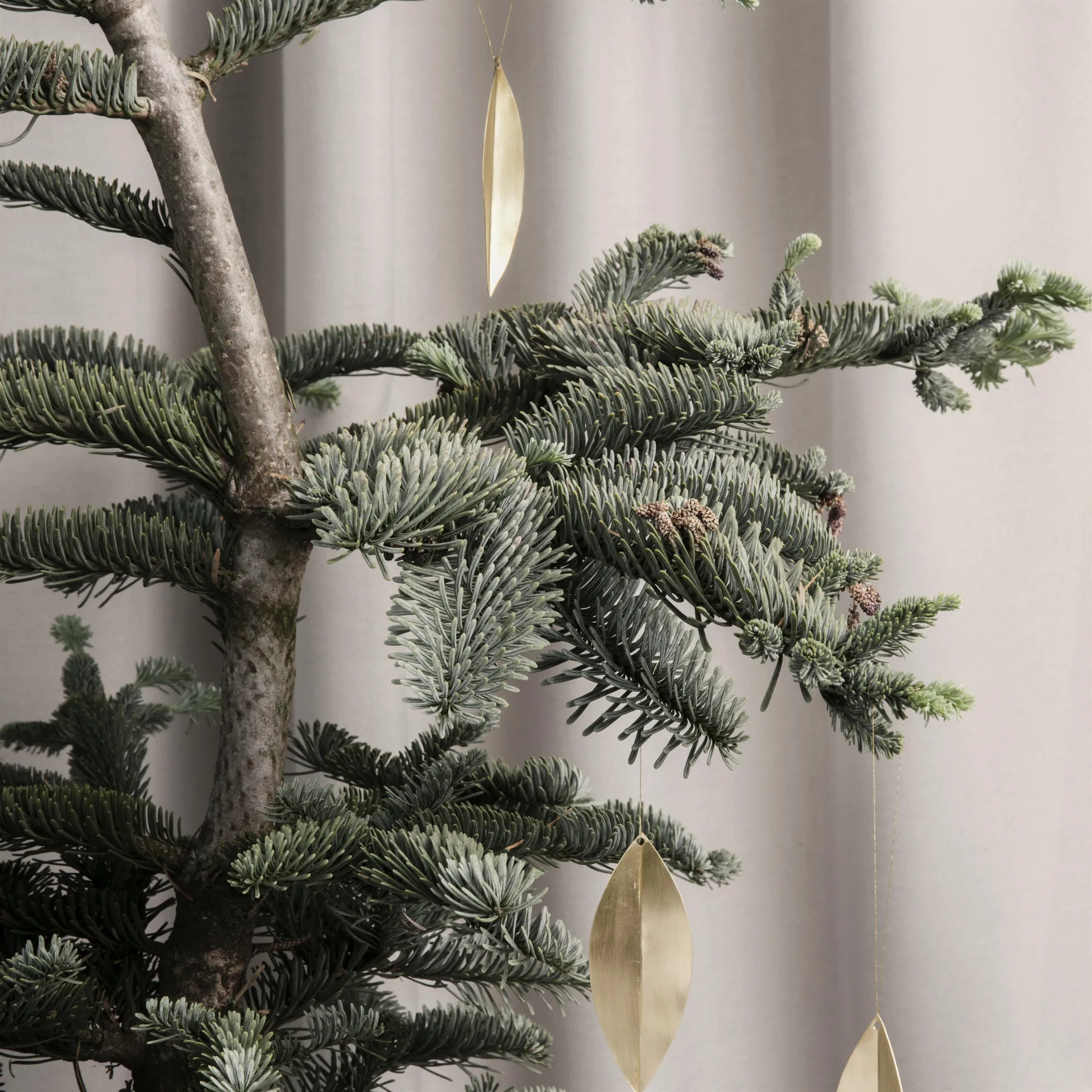 Ornements d'arbre de Noël Leaf brass, lot de 4 Ferm Living